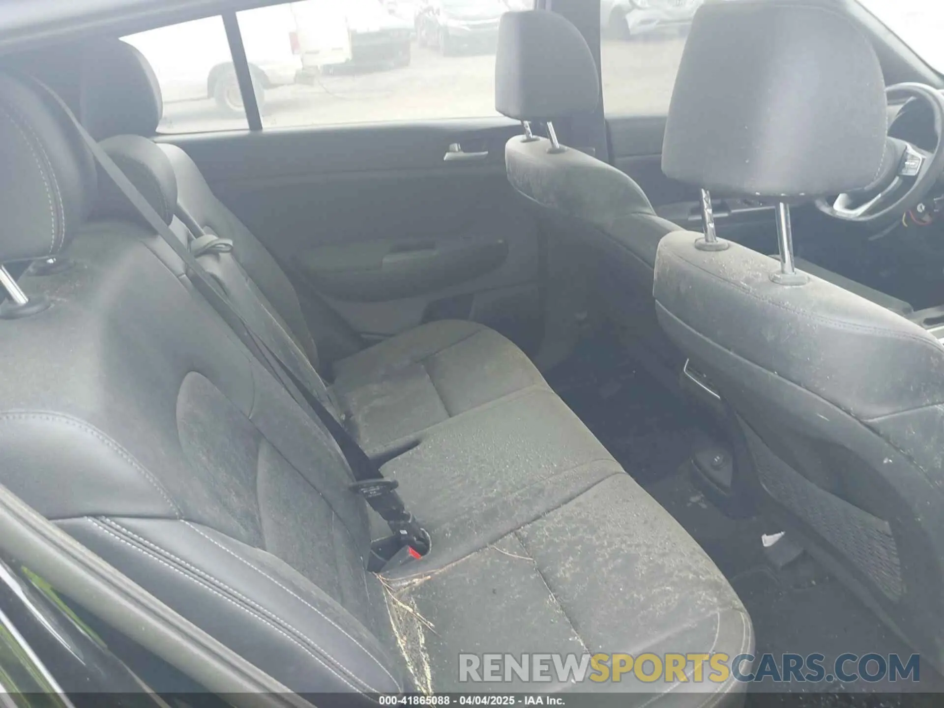 8 Photograph of a damaged car KNDP63ACXM7890933 KIA SPORTAGE 2021