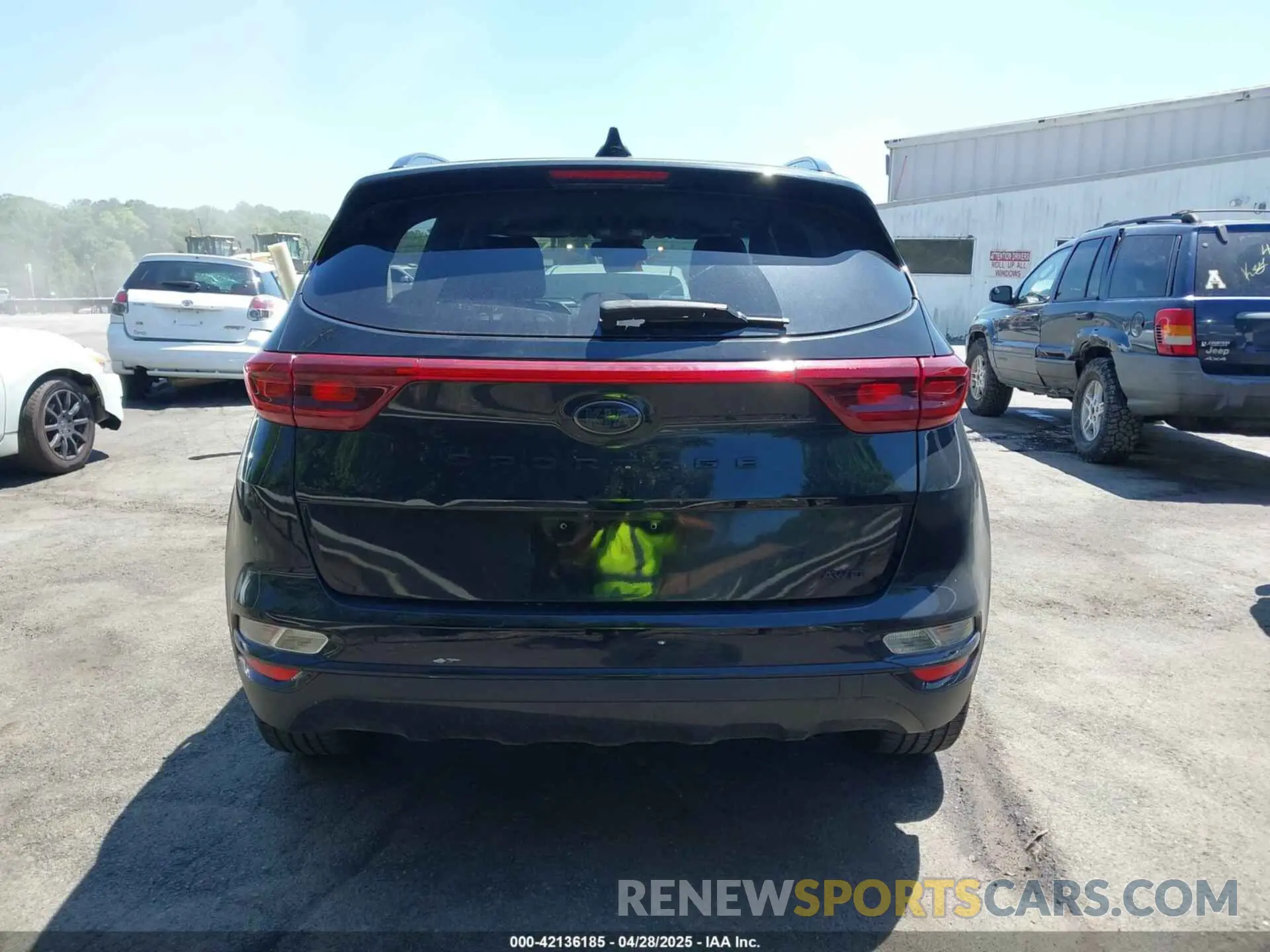17 Photograph of a damaged car KNDP6CAC1M7852538 KIA SPORTAGE 2021