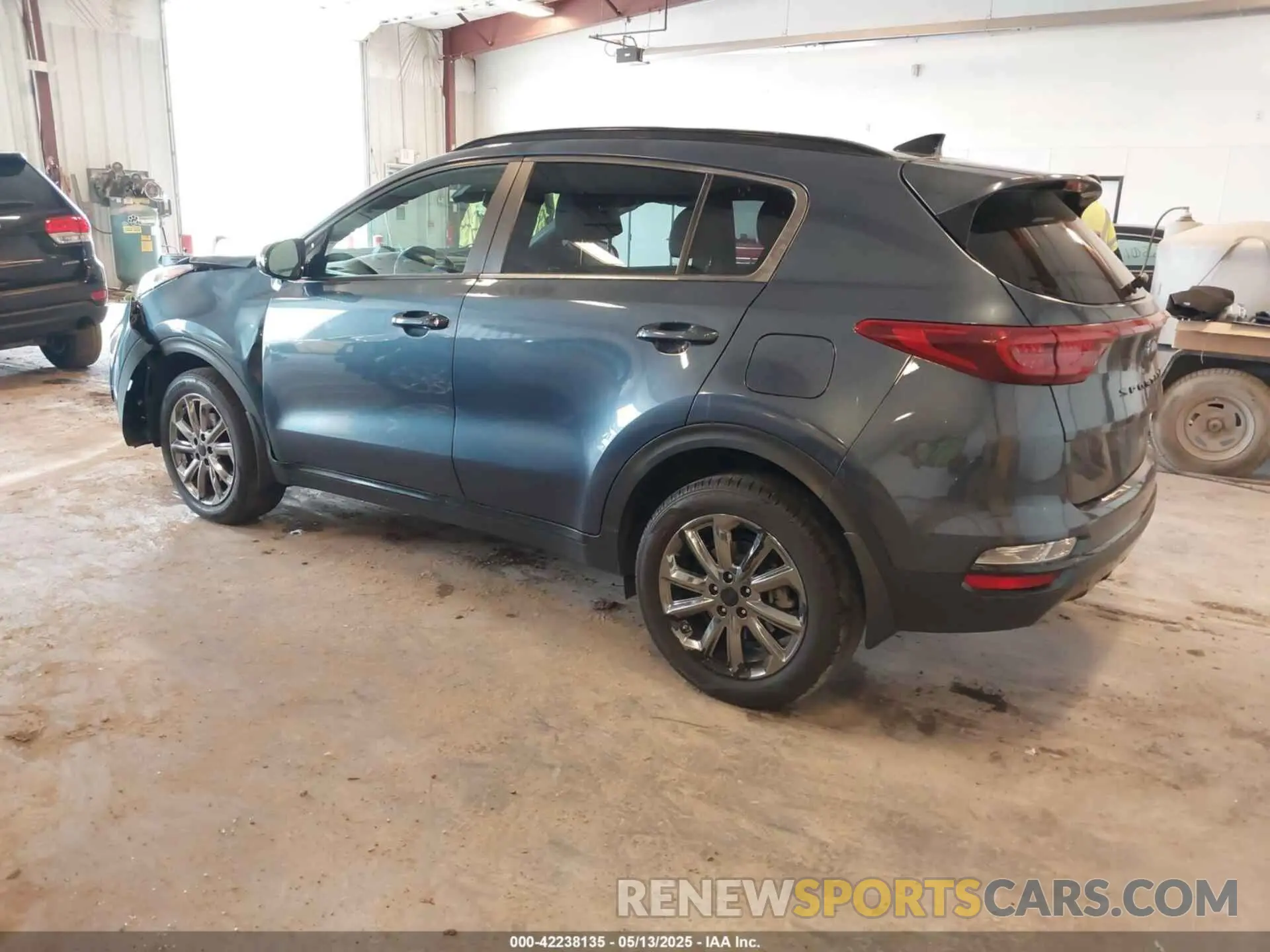3 Photograph of a damaged car KNDP6CAC1M7867184 KIA SPORTAGE 2021