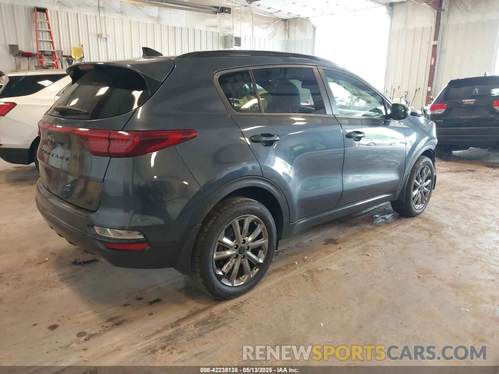 4 Photograph of a damaged car KNDP6CAC1M7867184 KIA SPORTAGE 2021