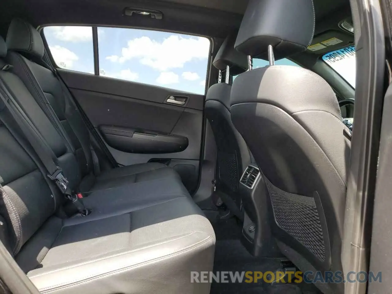 11 Photograph of a damaged car KNDP6CAC3M7852542 KIA SPORTAGE 2021