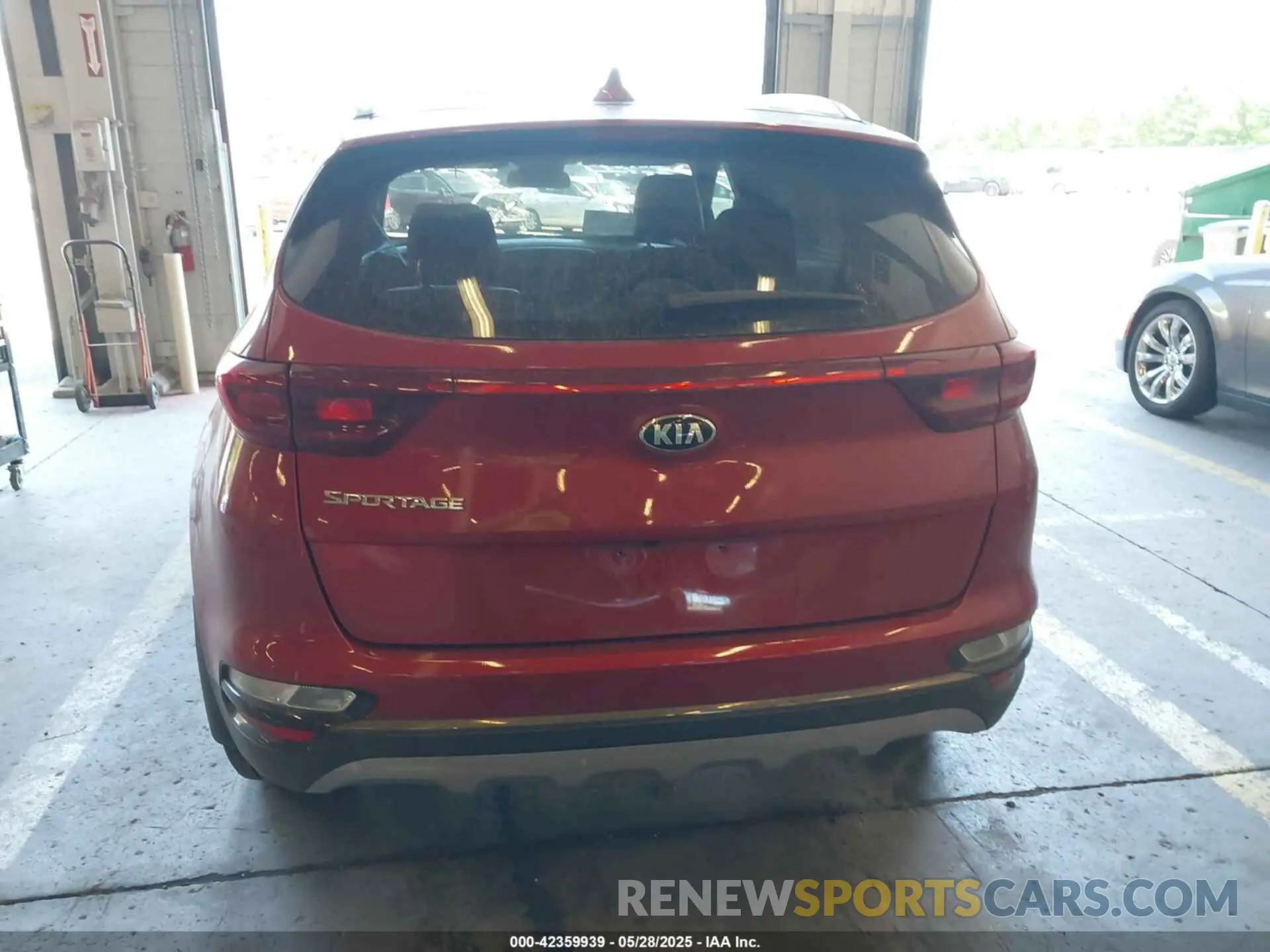 15 Photograph of a damaged car KNDP6CAC5M7925636 KIA SPORTAGE 2021