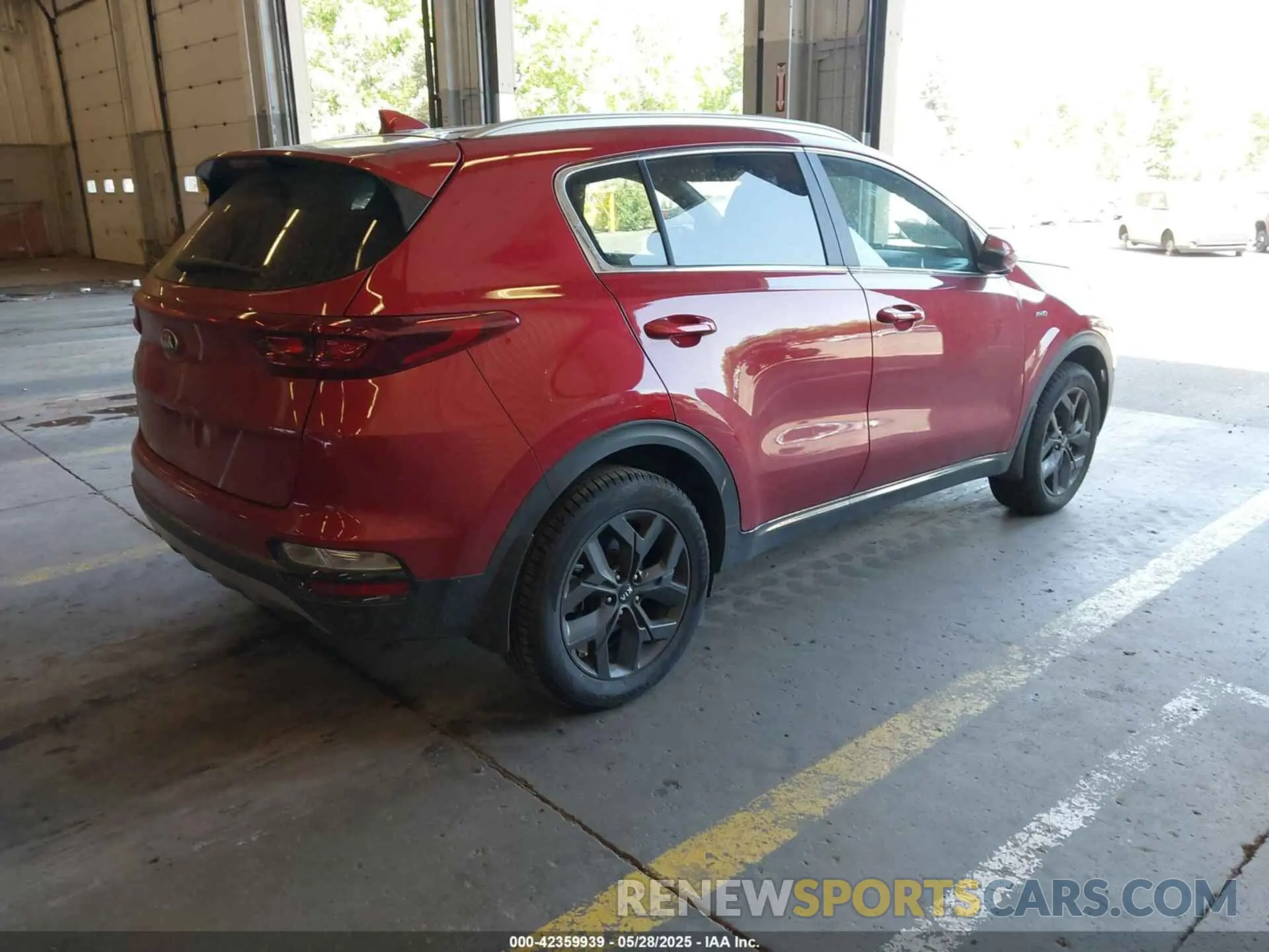 4 Photograph of a damaged car KNDP6CAC5M7925636 KIA SPORTAGE 2021