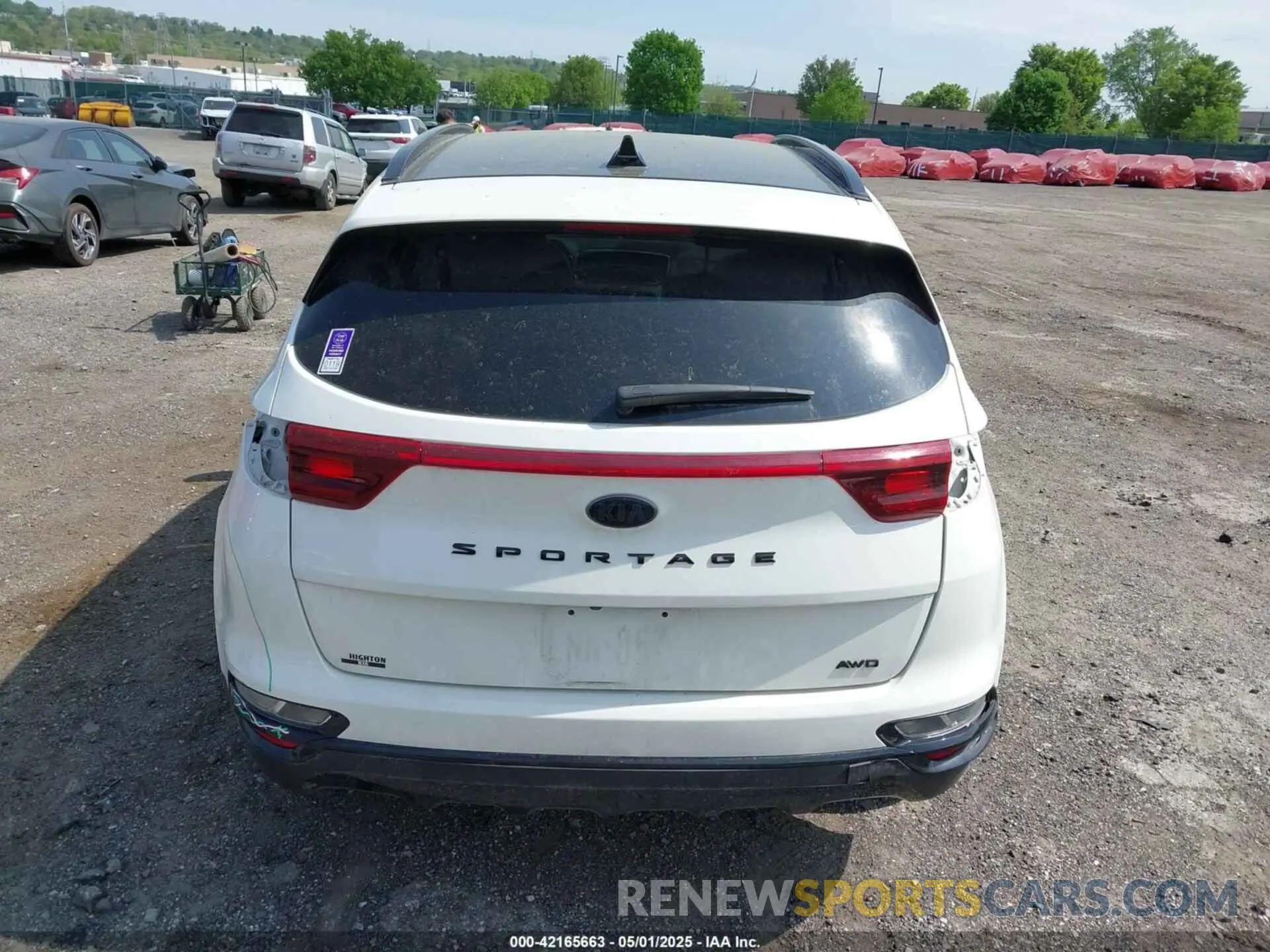 17 Photograph of a damaged car KNDP6CAC6M7872669 KIA SPORTAGE 2021
