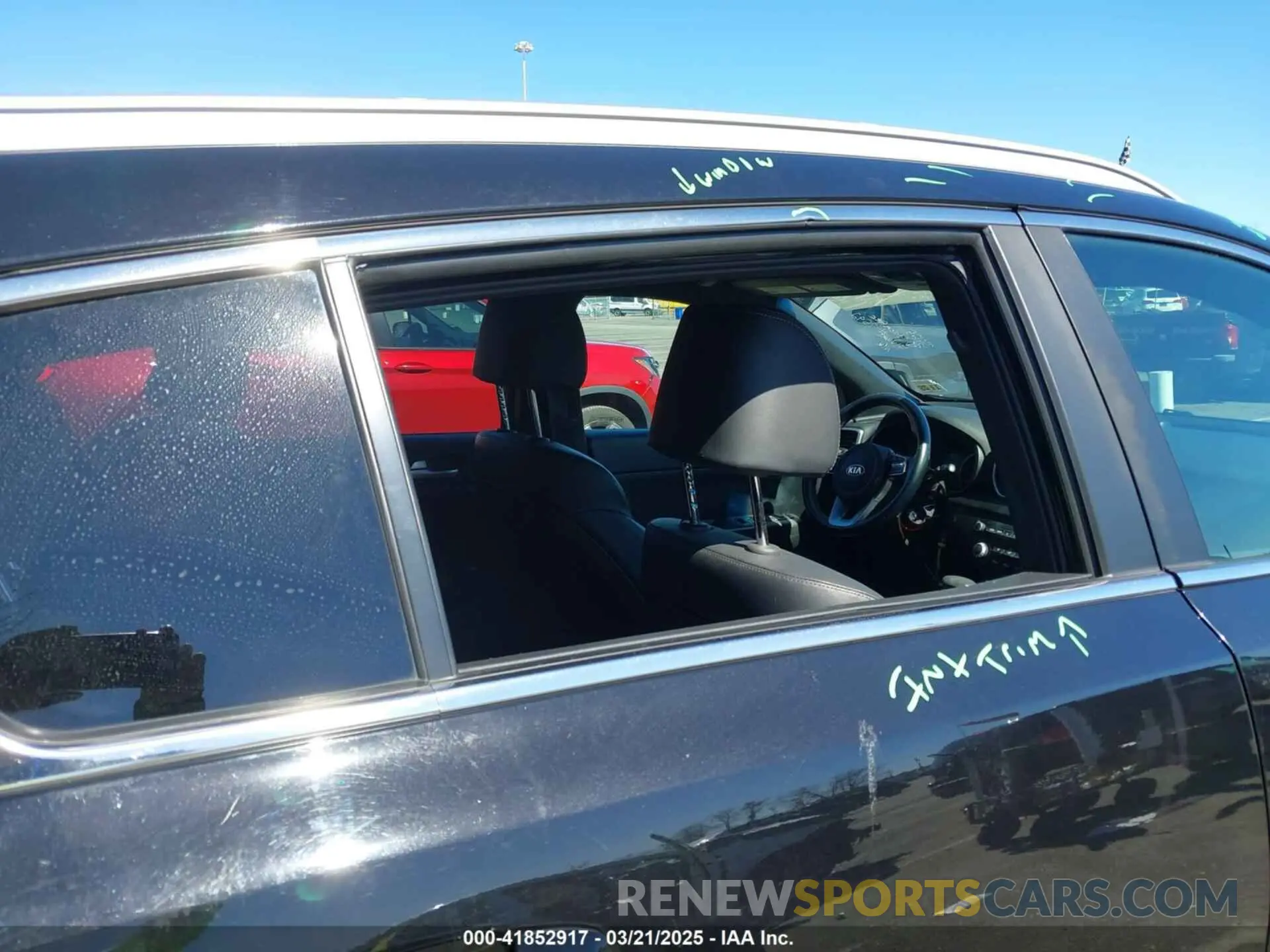 17 Photograph of a damaged car KNDP6CAC6M7887592 KIA SPORTAGE 2021