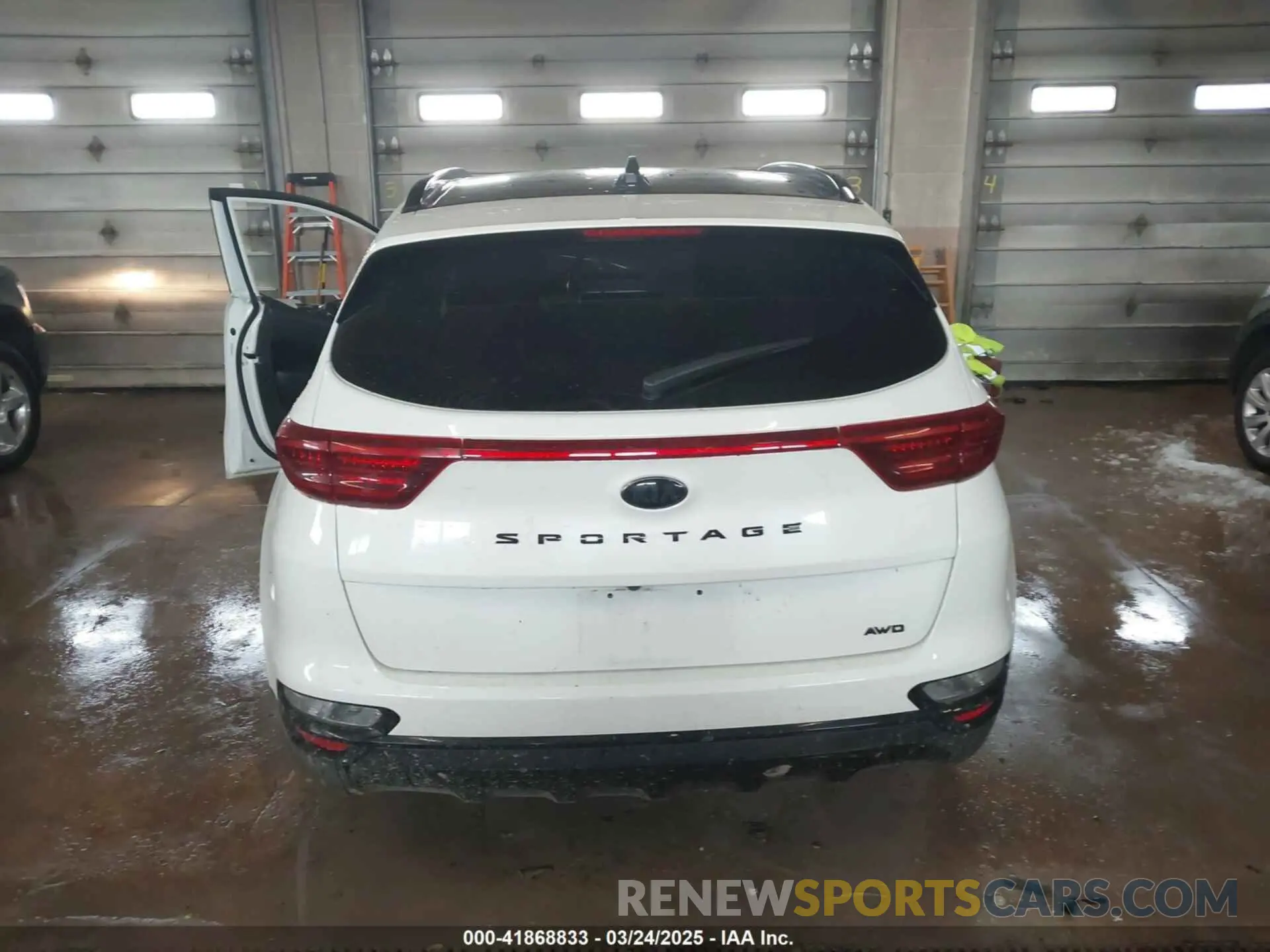 15 Photograph of a damaged car KNDP6CAC7M7888685 KIA SPORTAGE 2021