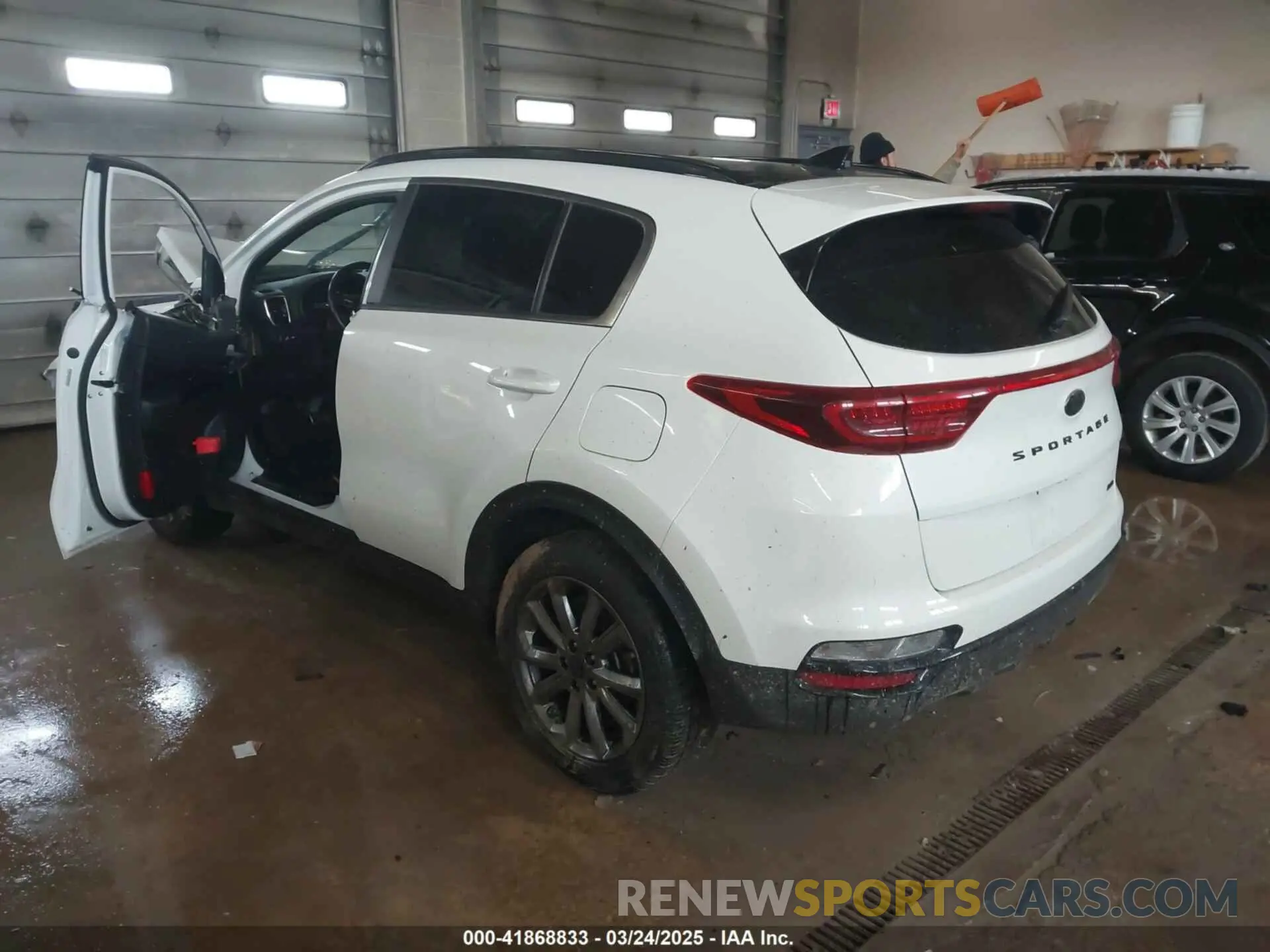 3 Photograph of a damaged car KNDP6CAC7M7888685 KIA SPORTAGE 2021