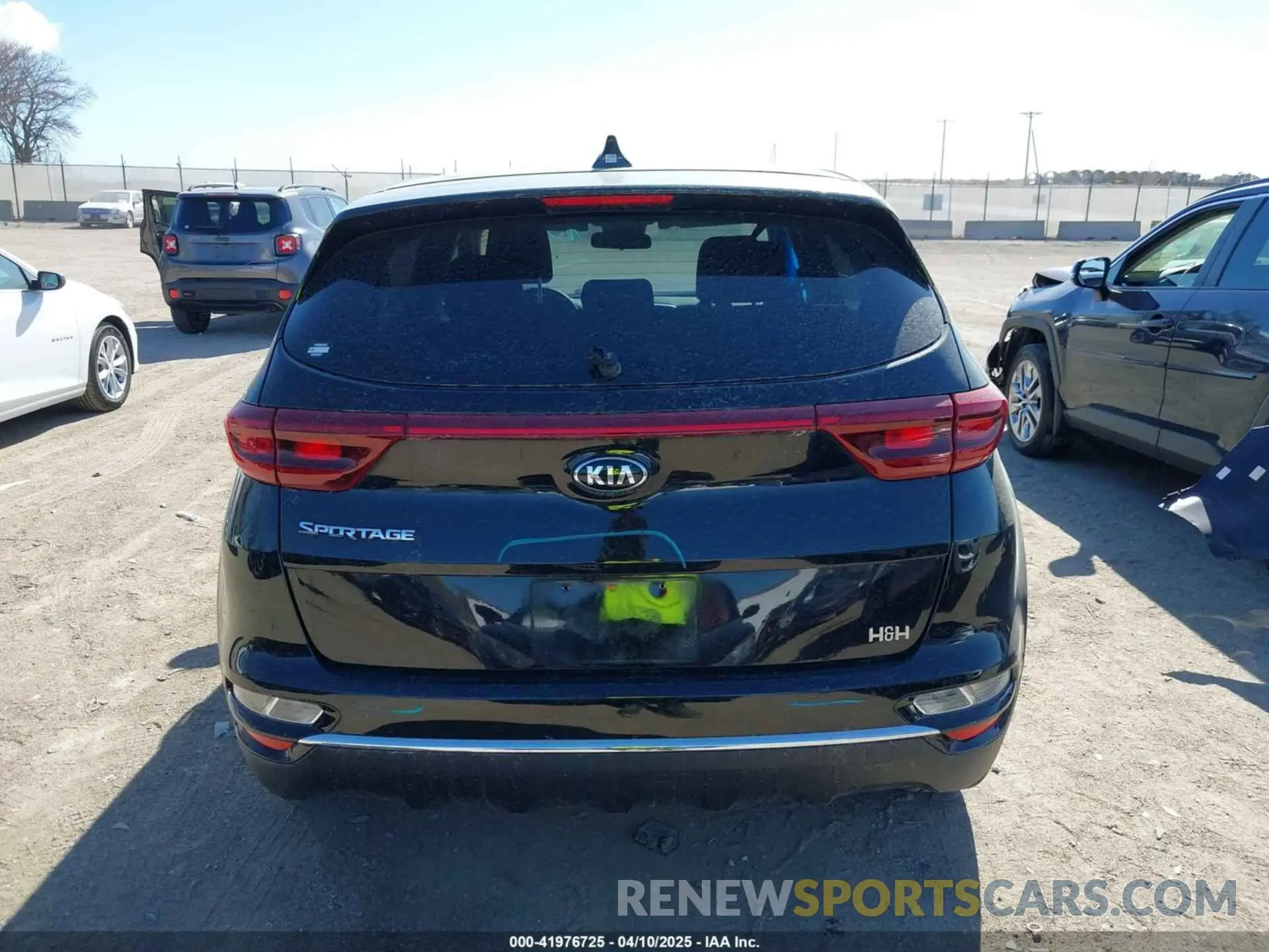 17 Photograph of a damaged car KNDPM3AC0M7854464 KIA SPORTAGE 2021