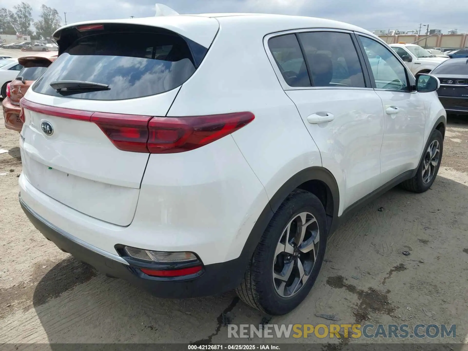 4 Photograph of a damaged car KNDPM3AC1M7893161 KIA SPORTAGE 2021