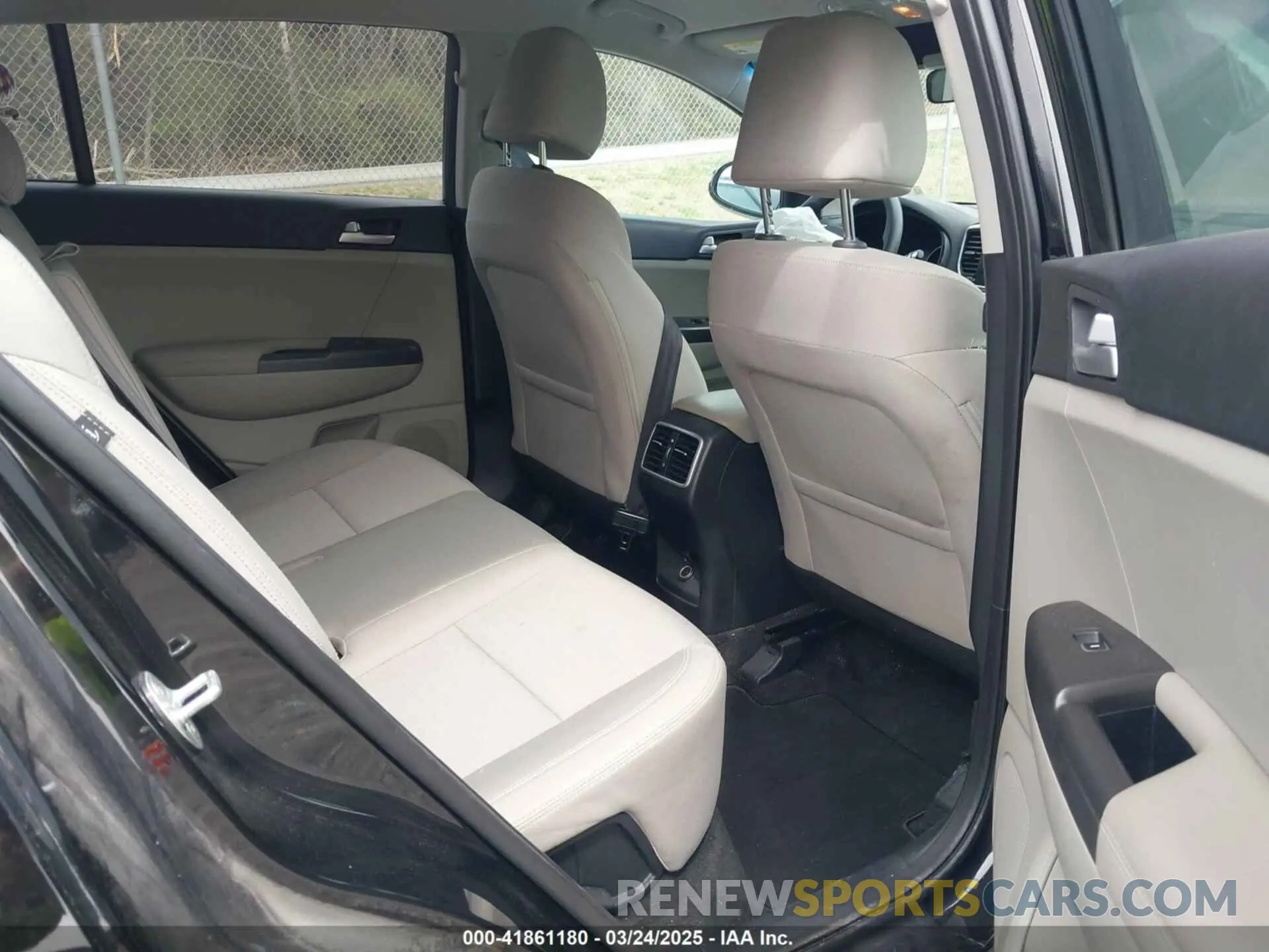 8 Photograph of a damaged car KNDPM3AC2M7878412 KIA SPORTAGE 2021