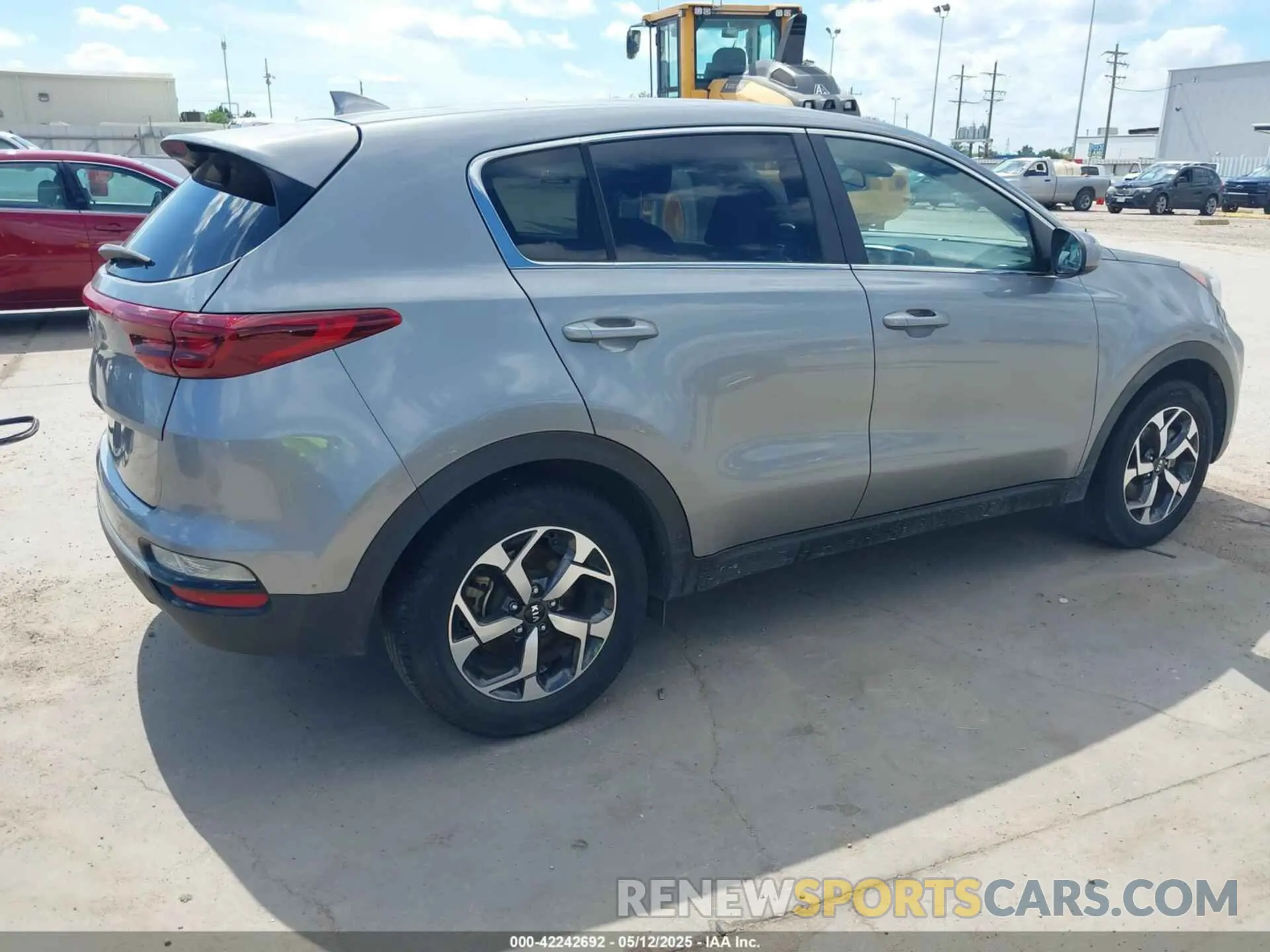 4 Photograph of a damaged car KNDPM3AC3M7842843 KIA SPORTAGE 2021