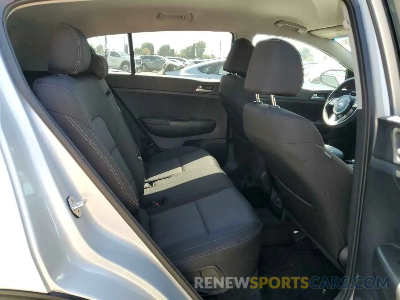 11 Photograph of a damaged car KNDPM3AC4M7863040 KIA SPORTAGE 2021