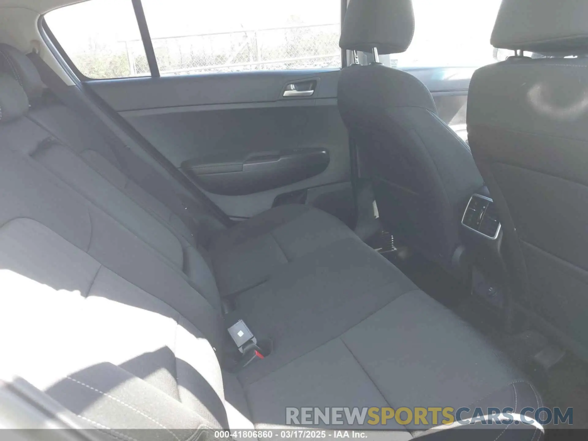 8 Photograph of a damaged car KNDPM3AC4M7933748 KIA SPORTAGE 2021