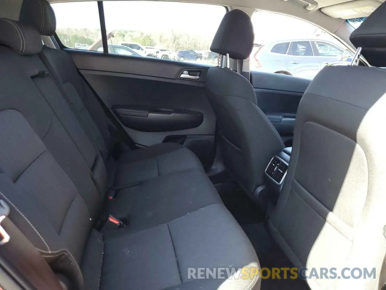 12 Photograph of a damaged car KNDPM3AC4M7933927 KIA SPORTAGE 2021