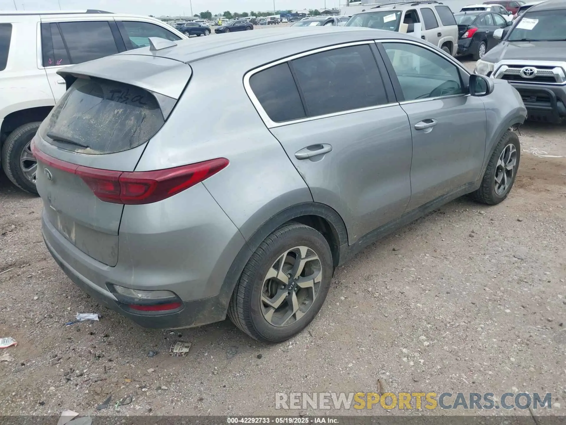 4 Photograph of a damaged car KNDPM3AC6M7889283 KIA SPORTAGE 2021