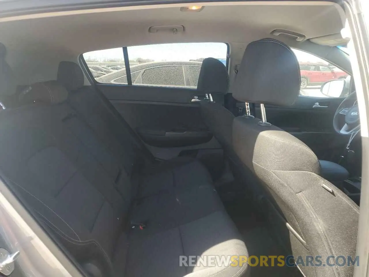 11 Photograph of a damaged car KNDPM3AC6M7945139 KIA SPORTAGE 2021
