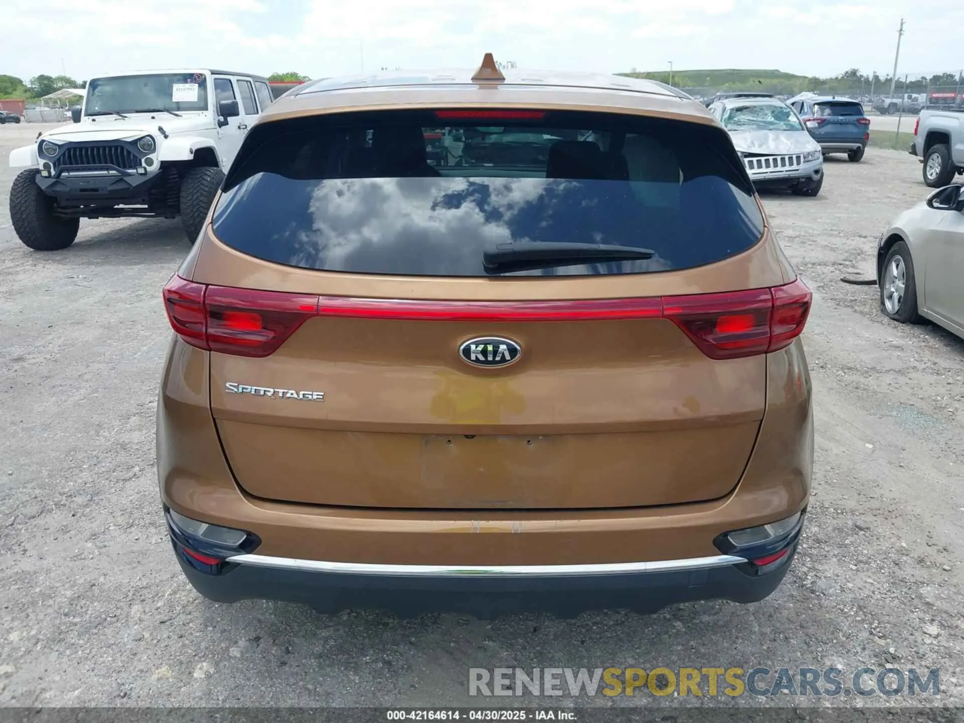 16 Photograph of a damaged car KNDPM3AC7M7885002 KIA SPORTAGE 2021