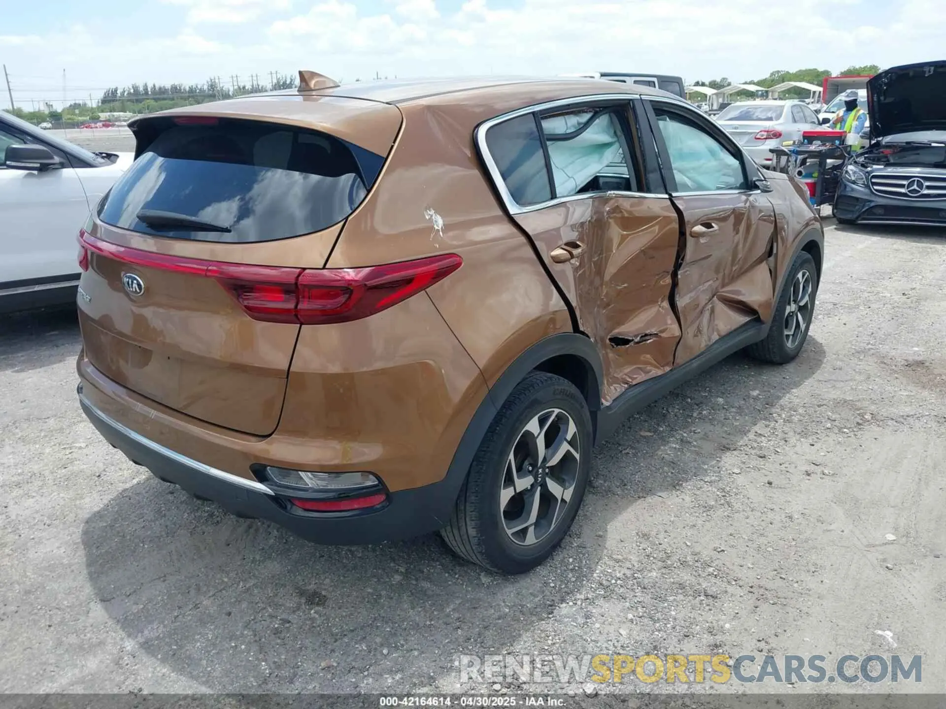 4 Photograph of a damaged car KNDPM3AC7M7885002 KIA SPORTAGE 2021