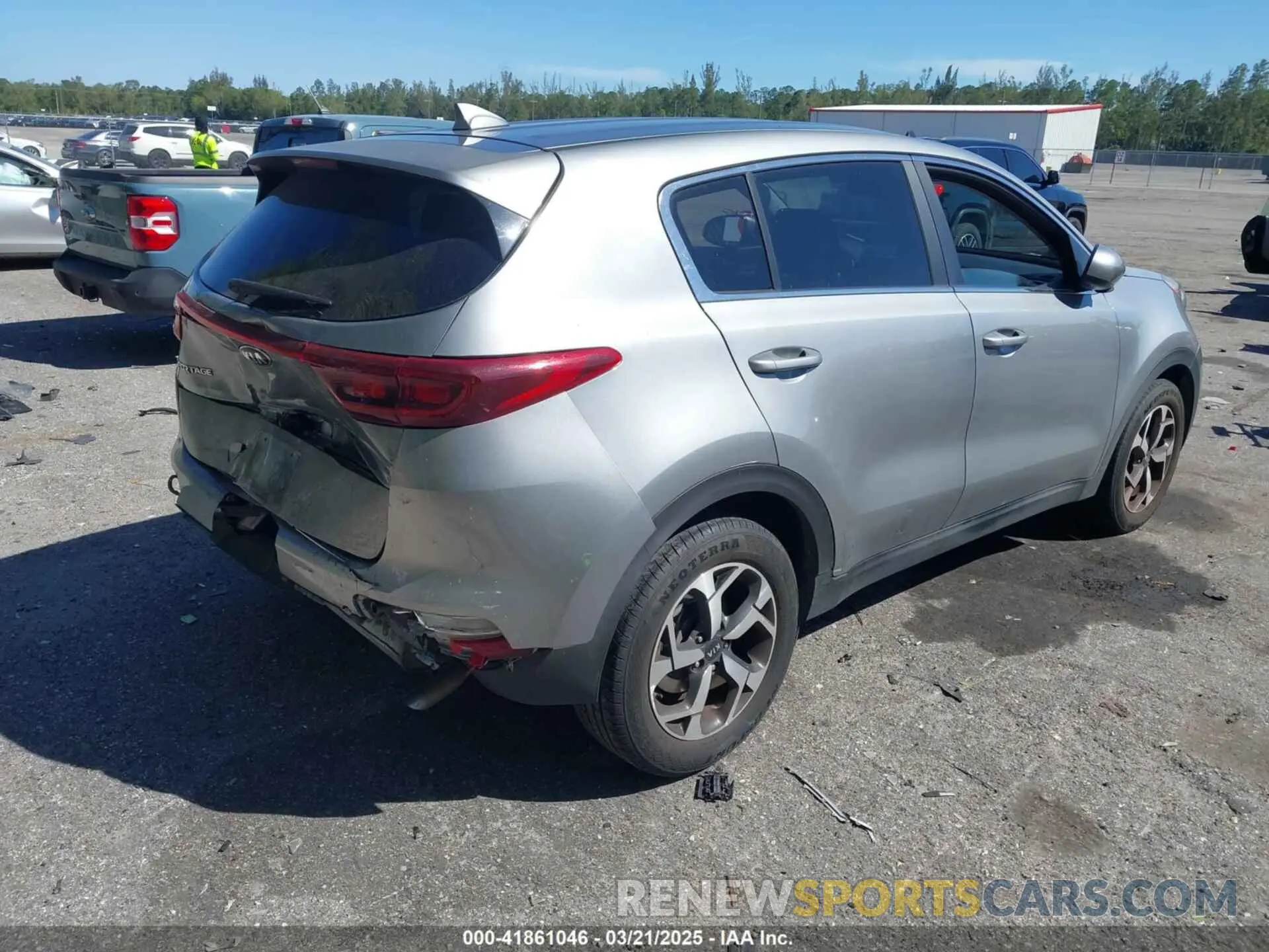 4 Photograph of a damaged car KNDPM3AC8M7925443 KIA SPORTAGE 2021