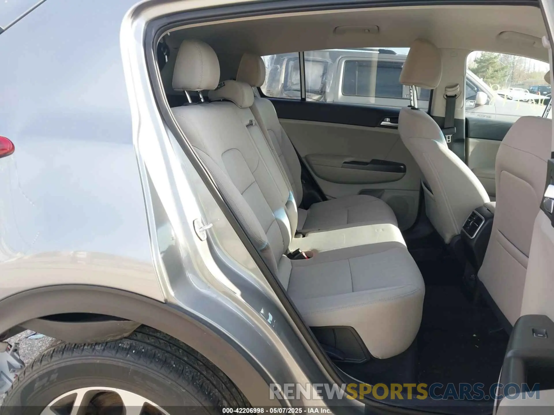 8 Photograph of a damaged car KNDPMCAC0M7862502 KIA SPORTAGE 2021
