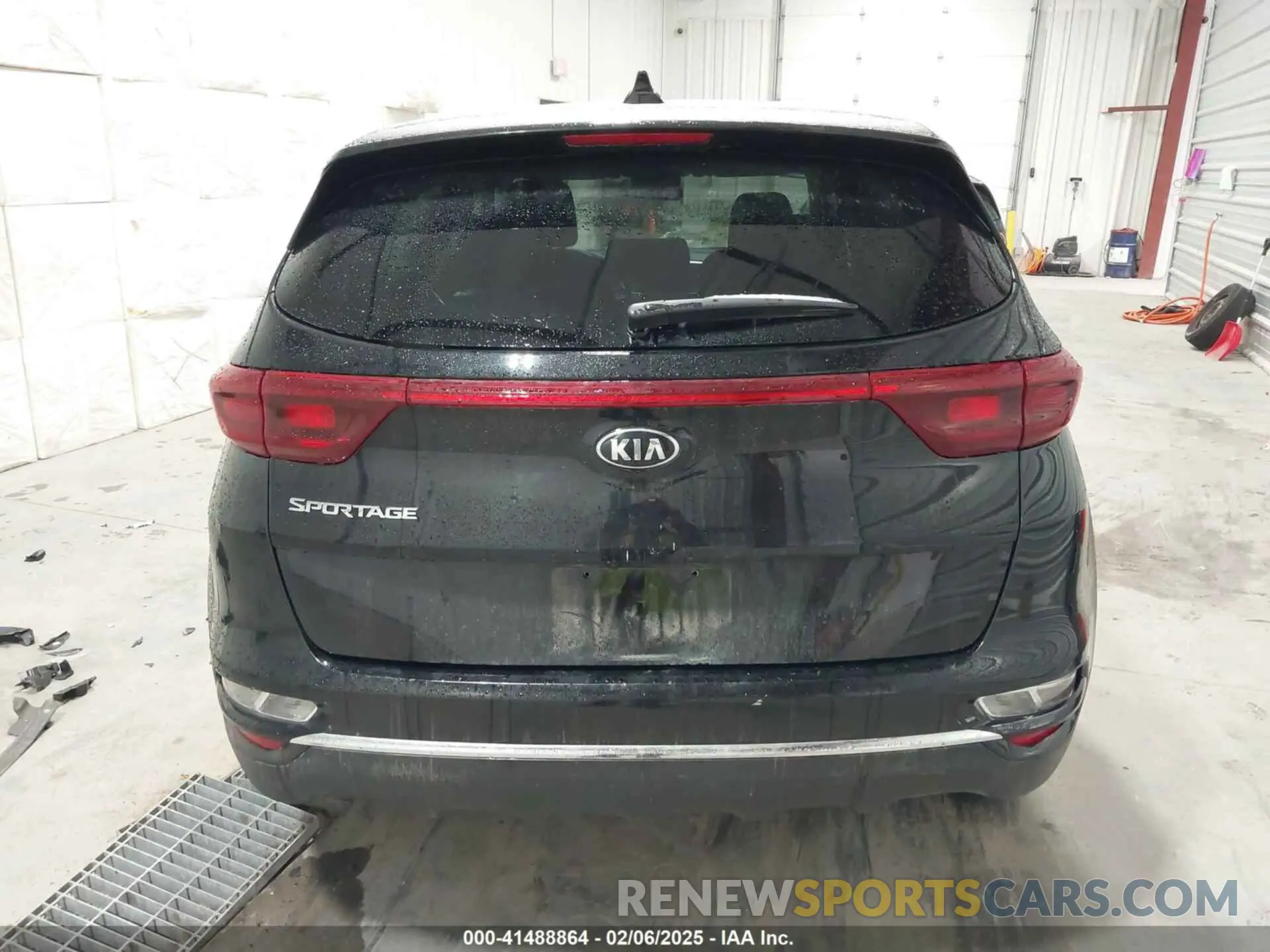17 Photograph of a damaged car KNDPMCAC0M7895368 KIA SPORTAGE 2021
