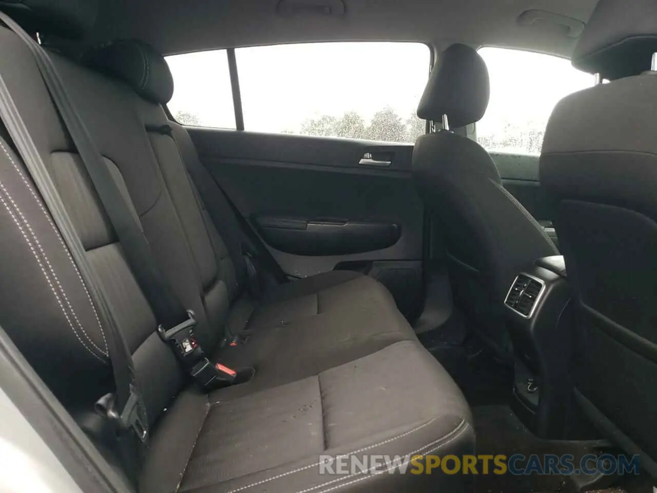 11 Photograph of a damaged car KNDPMCAC0M7906076 KIA SPORTAGE 2021