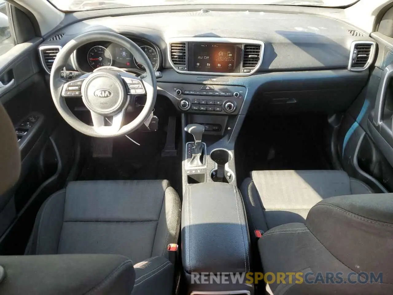 8 Photograph of a damaged car KNDPMCAC0M7917921 KIA SPORTAGE 2021