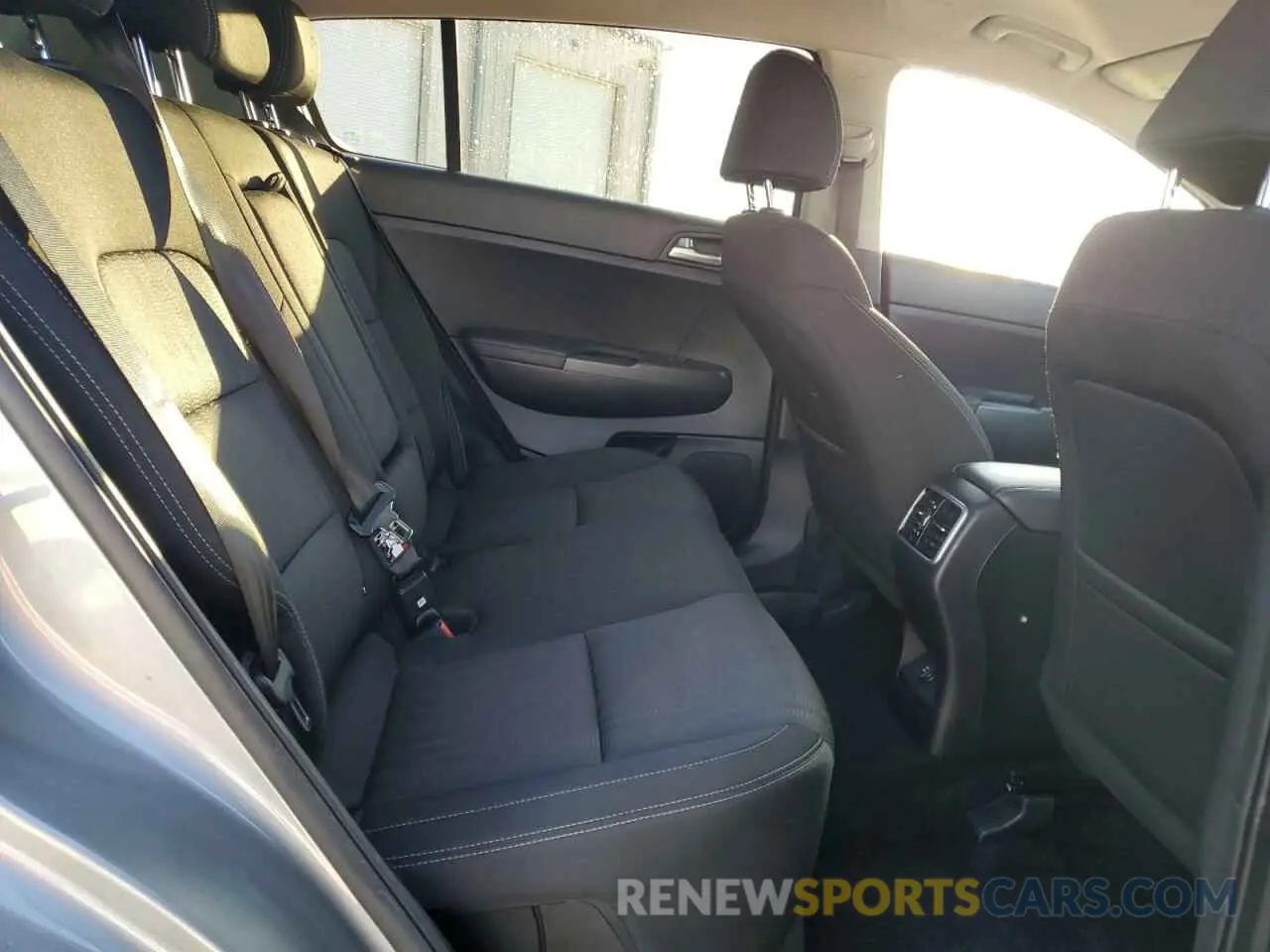 11 Photograph of a damaged car KNDPMCAC0M7945282 KIA SPORTAGE 2021