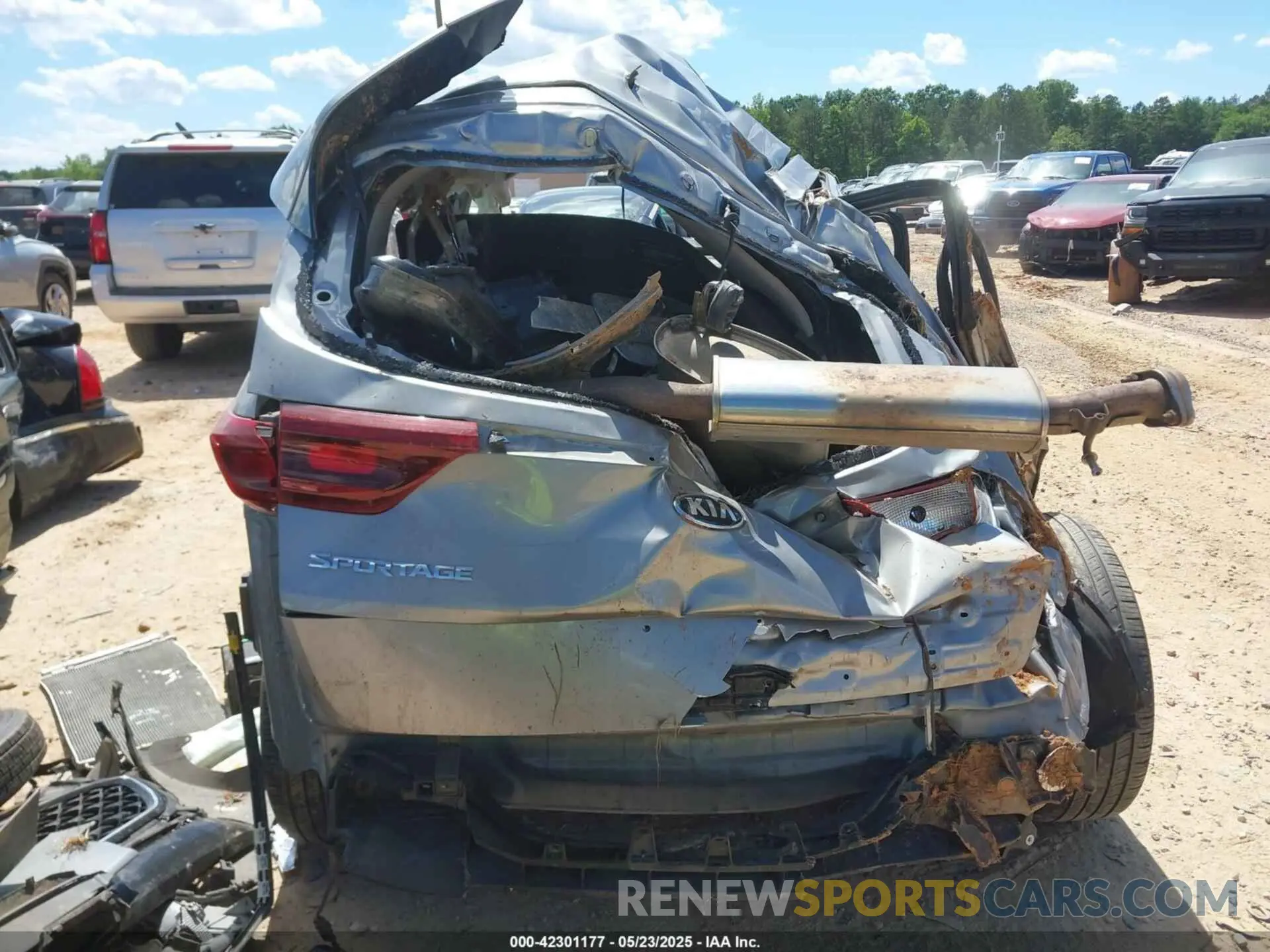 17 Photograph of a damaged car KNDPMCAC1M7847670 KIA SPORTAGE 2021