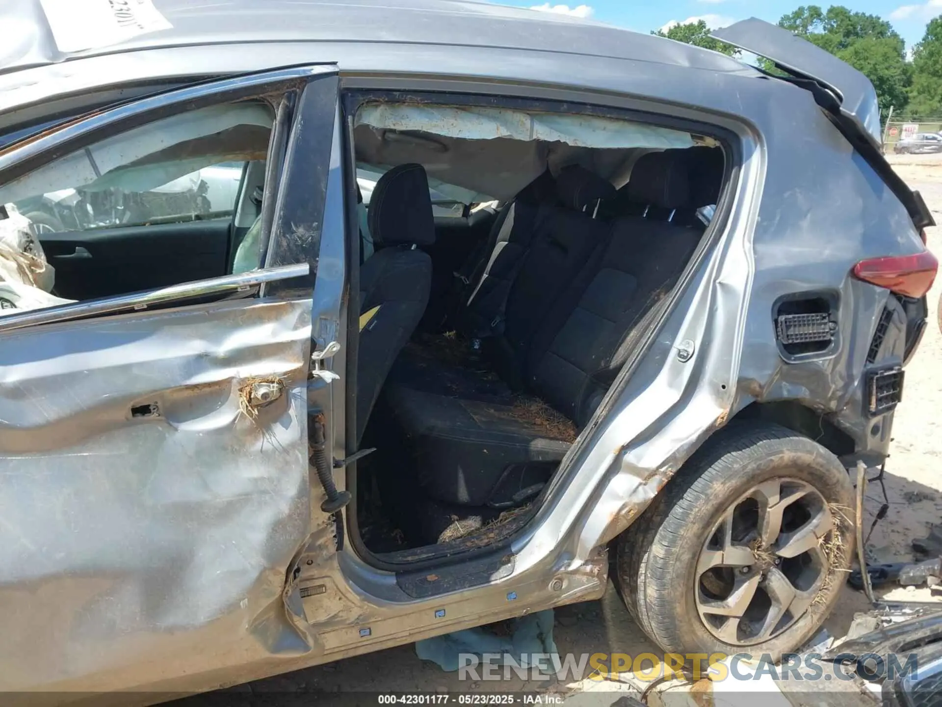 22 Photograph of a damaged car KNDPMCAC1M7847670 KIA SPORTAGE 2021