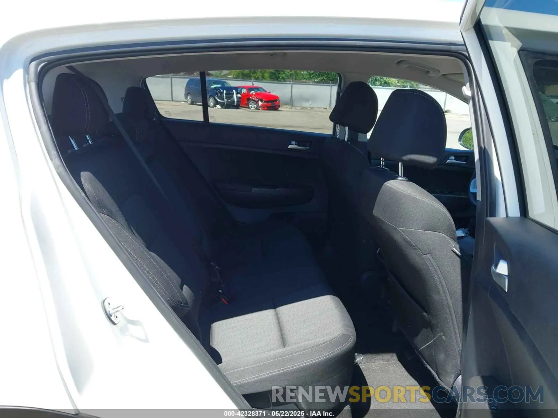 8 Photograph of a damaged car KNDPMCAC1M7941791 KIA SPORTAGE 2021