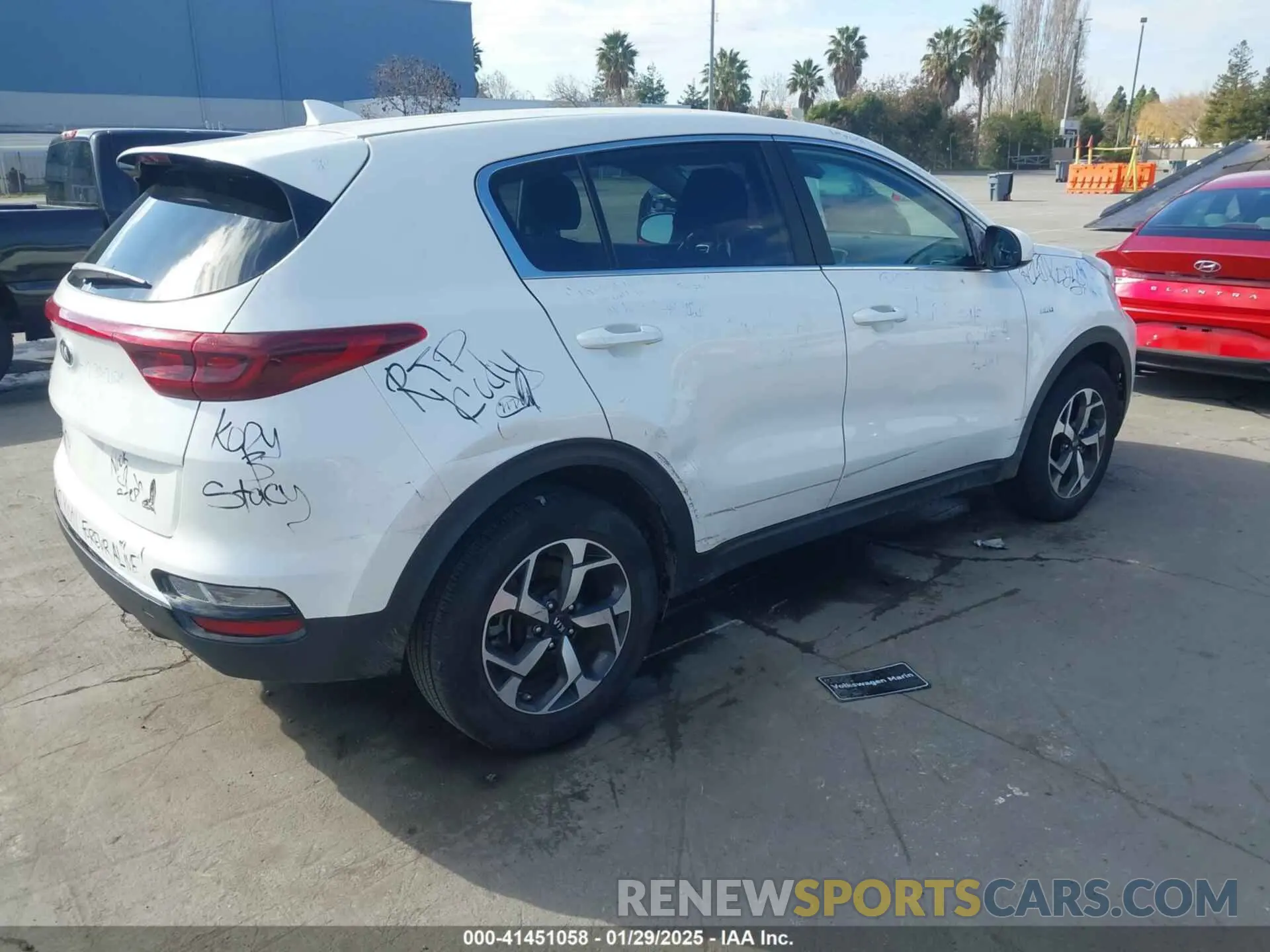 4 Photograph of a damaged car KNDPMCAC1M7943475 KIA SPORTAGE 2021