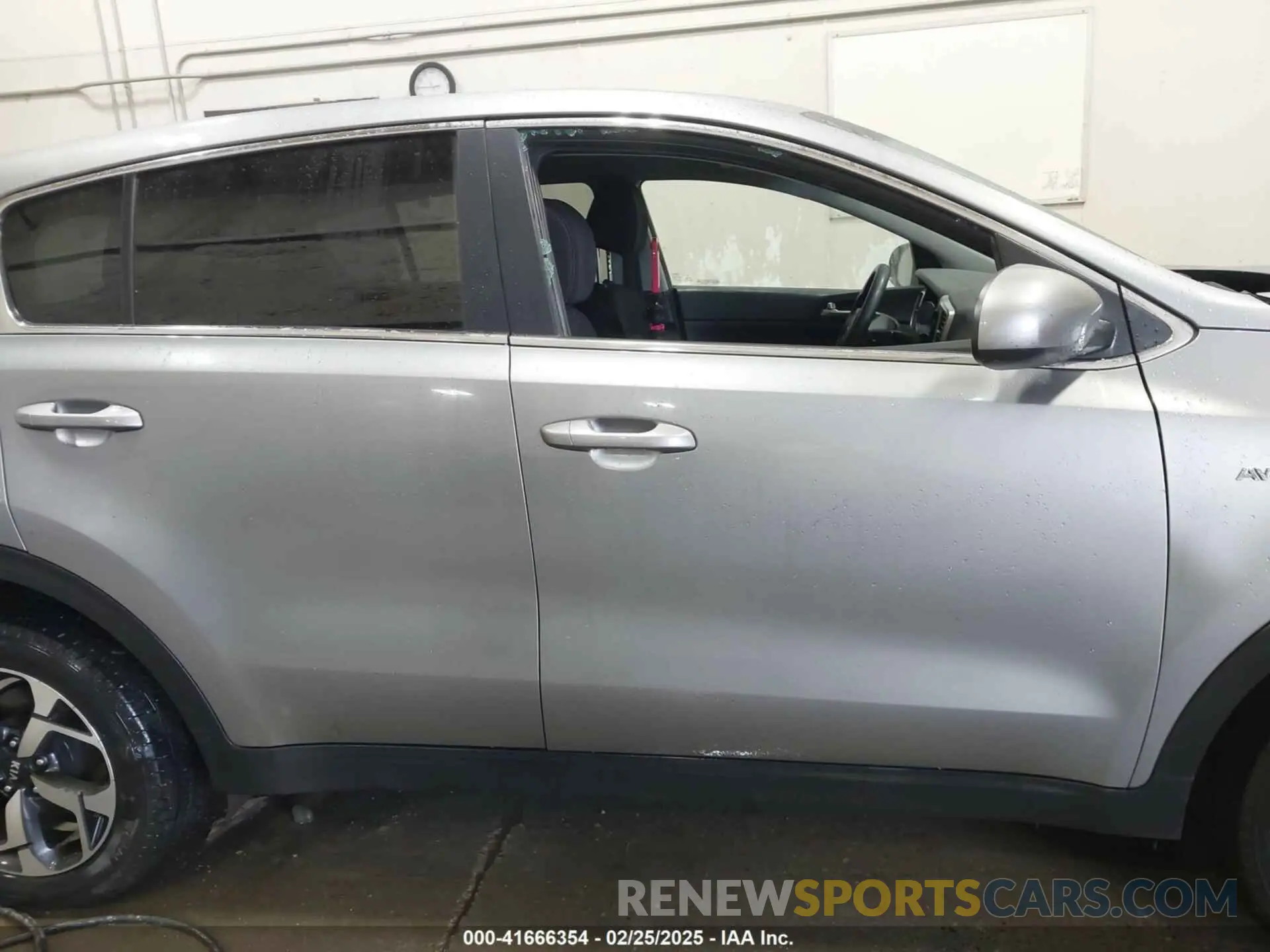 12 Photograph of a damaged car KNDPMCAC2M7886638 KIA SPORTAGE 2021
