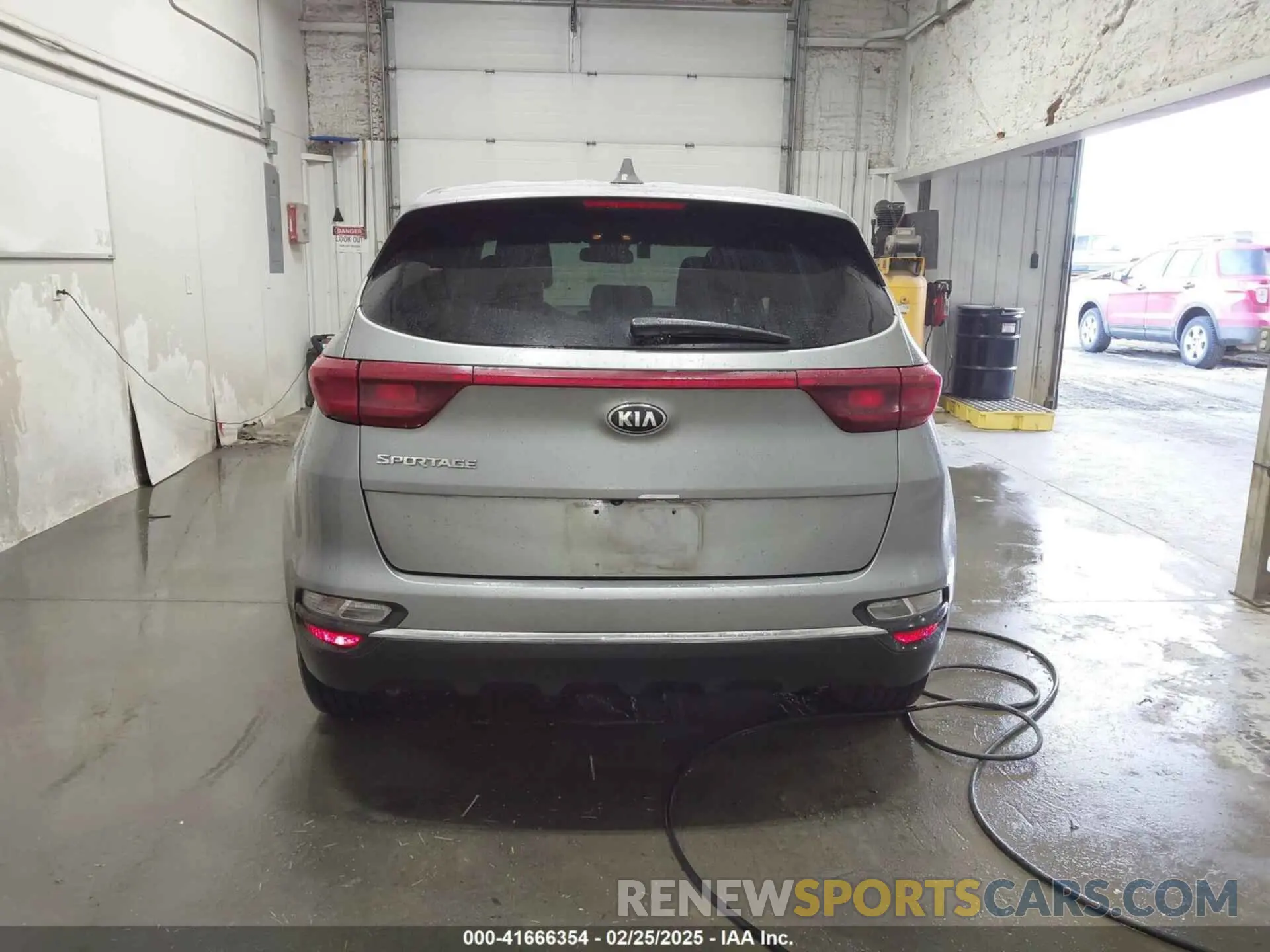 15 Photograph of a damaged car KNDPMCAC2M7886638 KIA SPORTAGE 2021