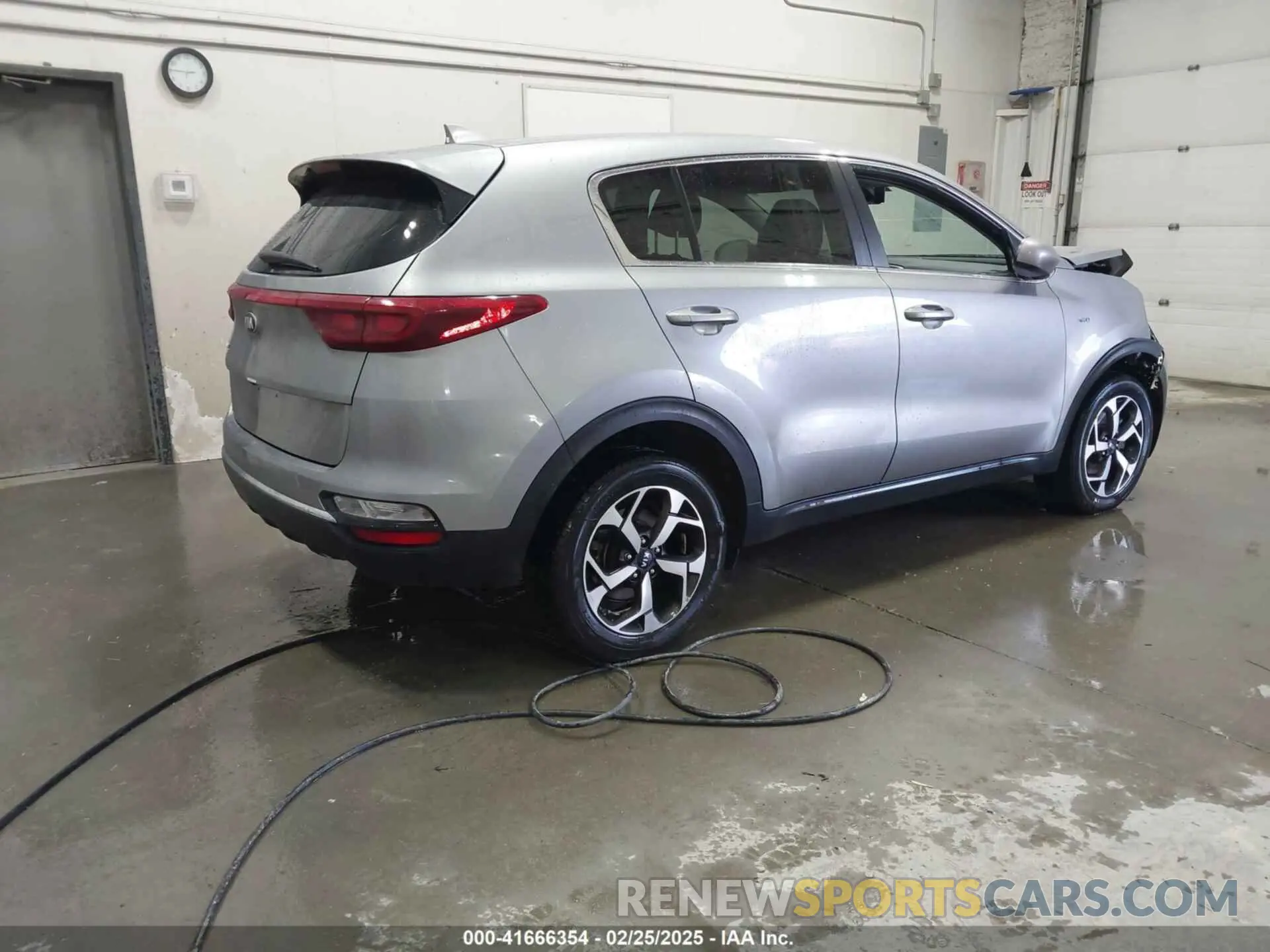 4 Photograph of a damaged car KNDPMCAC2M7886638 KIA SPORTAGE 2021