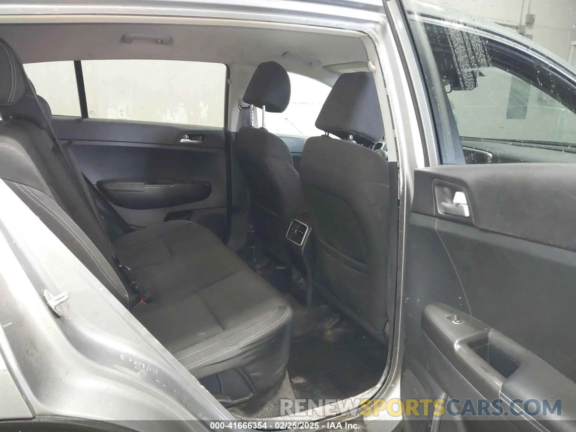 8 Photograph of a damaged car KNDPMCAC2M7886638 KIA SPORTAGE 2021