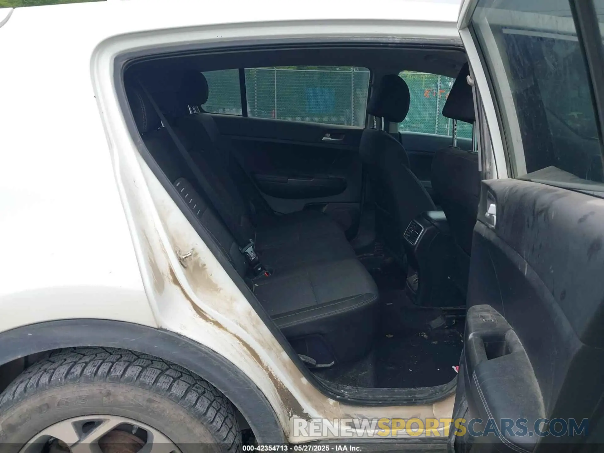 8 Photograph of a damaged car KNDPMCAC2M7891550 KIA SPORTAGE 2021