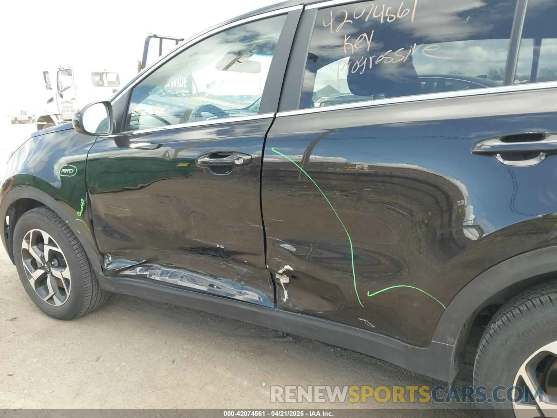 17 Photograph of a damaged car KNDPMCAC2M7931450 KIA SPORTAGE 2021