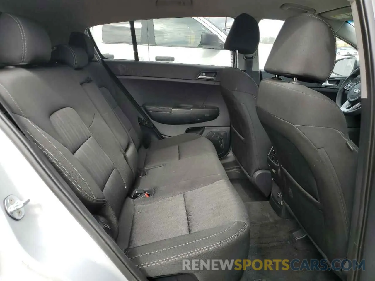 11 Photograph of a damaged car KNDPMCAC2M7933697 KIA SPORTAGE 2021