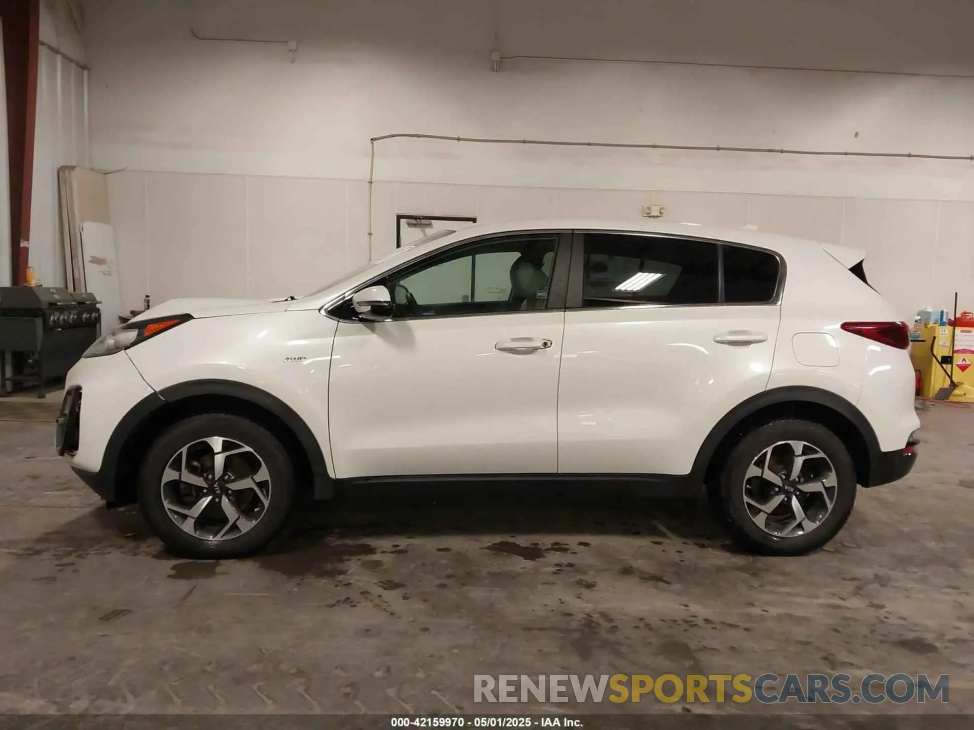 14 Photograph of a damaged car KNDPMCAC3M7890892 KIA SPORTAGE 2021