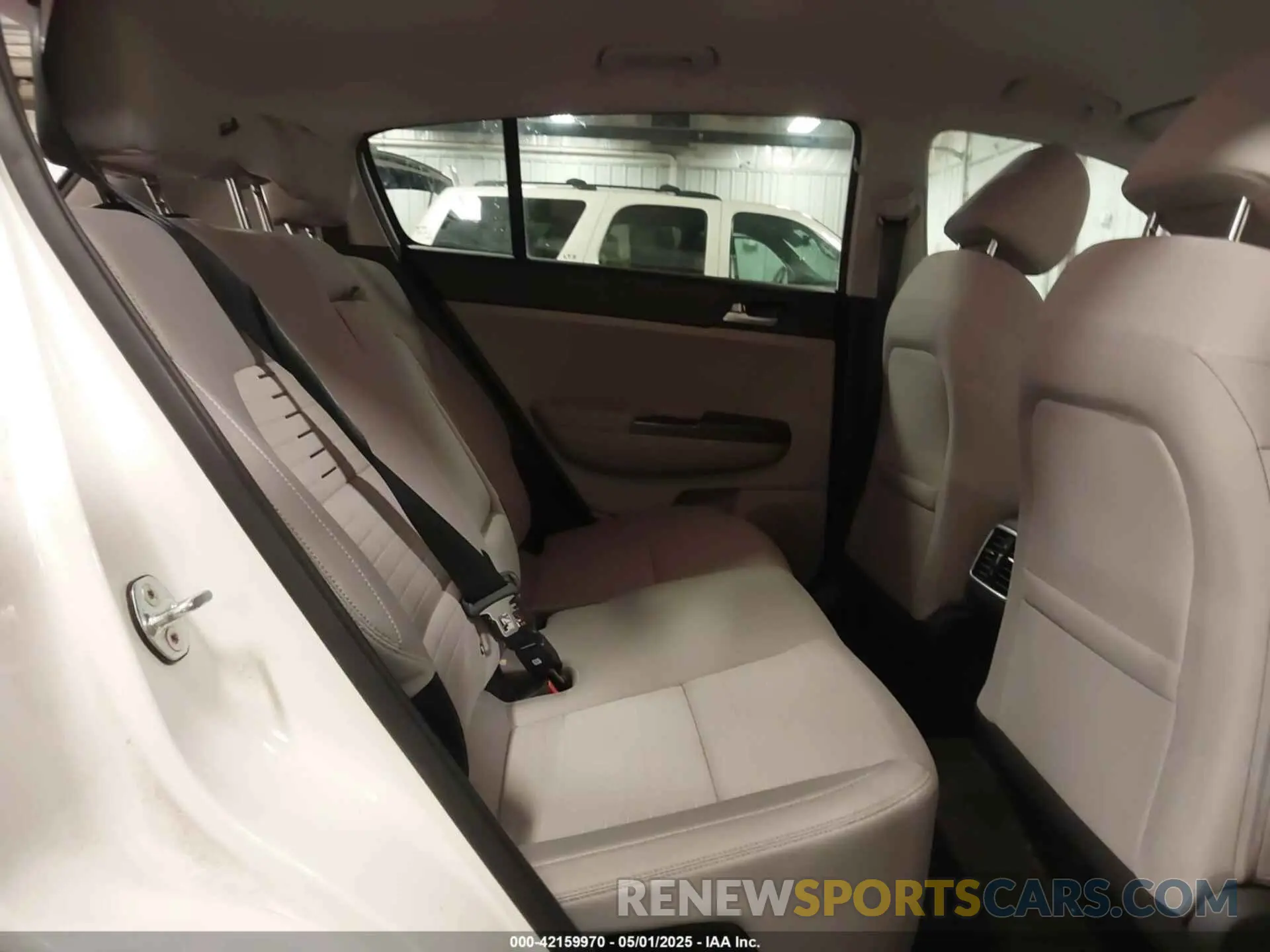 8 Photograph of a damaged car KNDPMCAC3M7890892 KIA SPORTAGE 2021