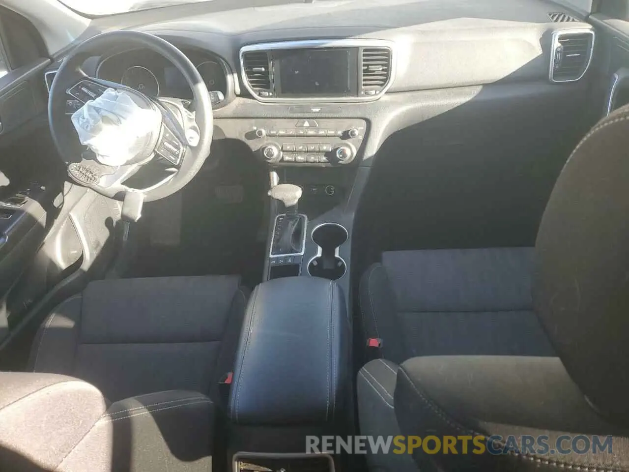 8 Photograph of a damaged car KNDPMCAC3M7925771 KIA SPORTAGE 2021