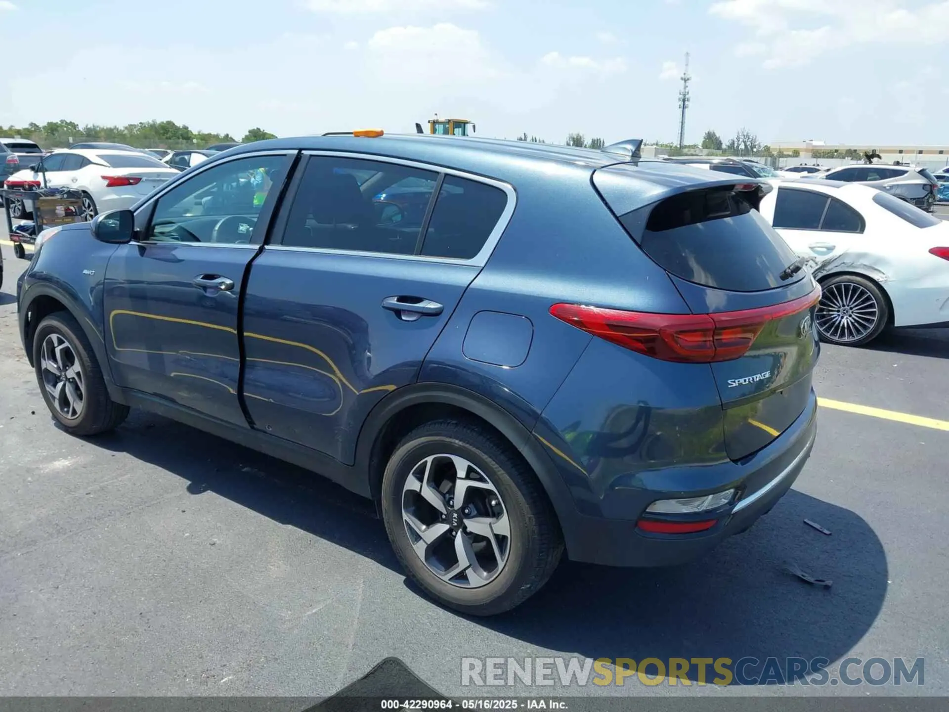 3 Photograph of a damaged car KNDPMCAC4M7933457 KIA SPORTAGE 2021