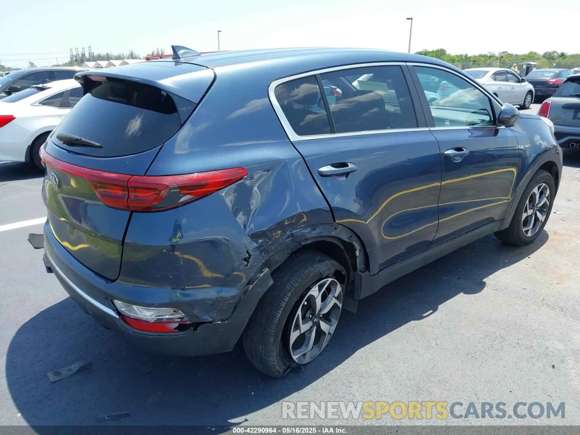 4 Photograph of a damaged car KNDPMCAC4M7933457 KIA SPORTAGE 2021