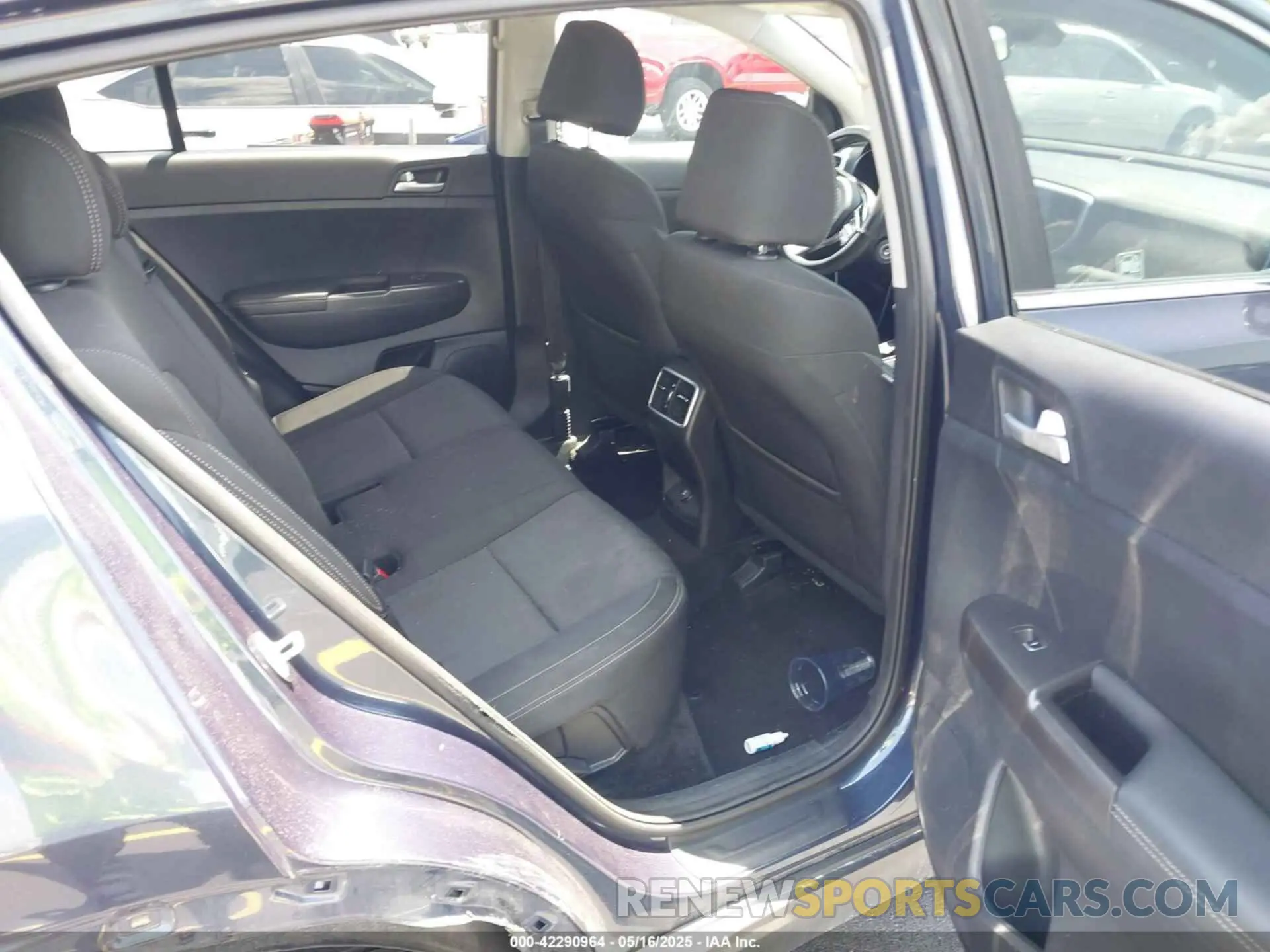 8 Photograph of a damaged car KNDPMCAC4M7933457 KIA SPORTAGE 2021