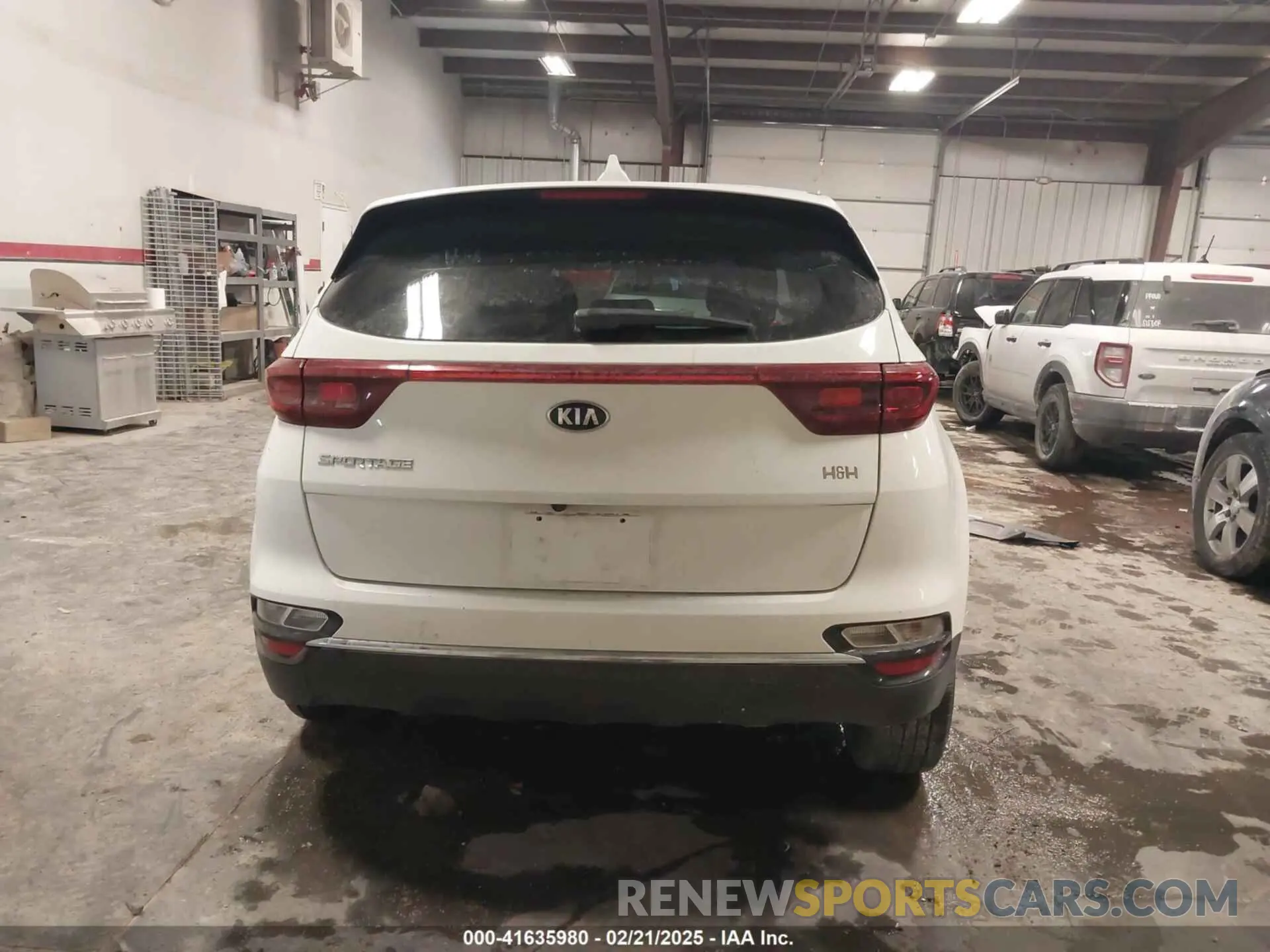 16 Photograph of a damaged car KNDPMCAC6M7905952 KIA SPORTAGE 2021