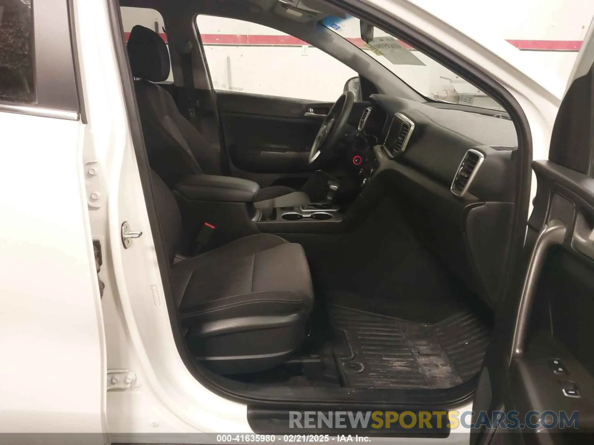 5 Photograph of a damaged car KNDPMCAC6M7905952 KIA SPORTAGE 2021