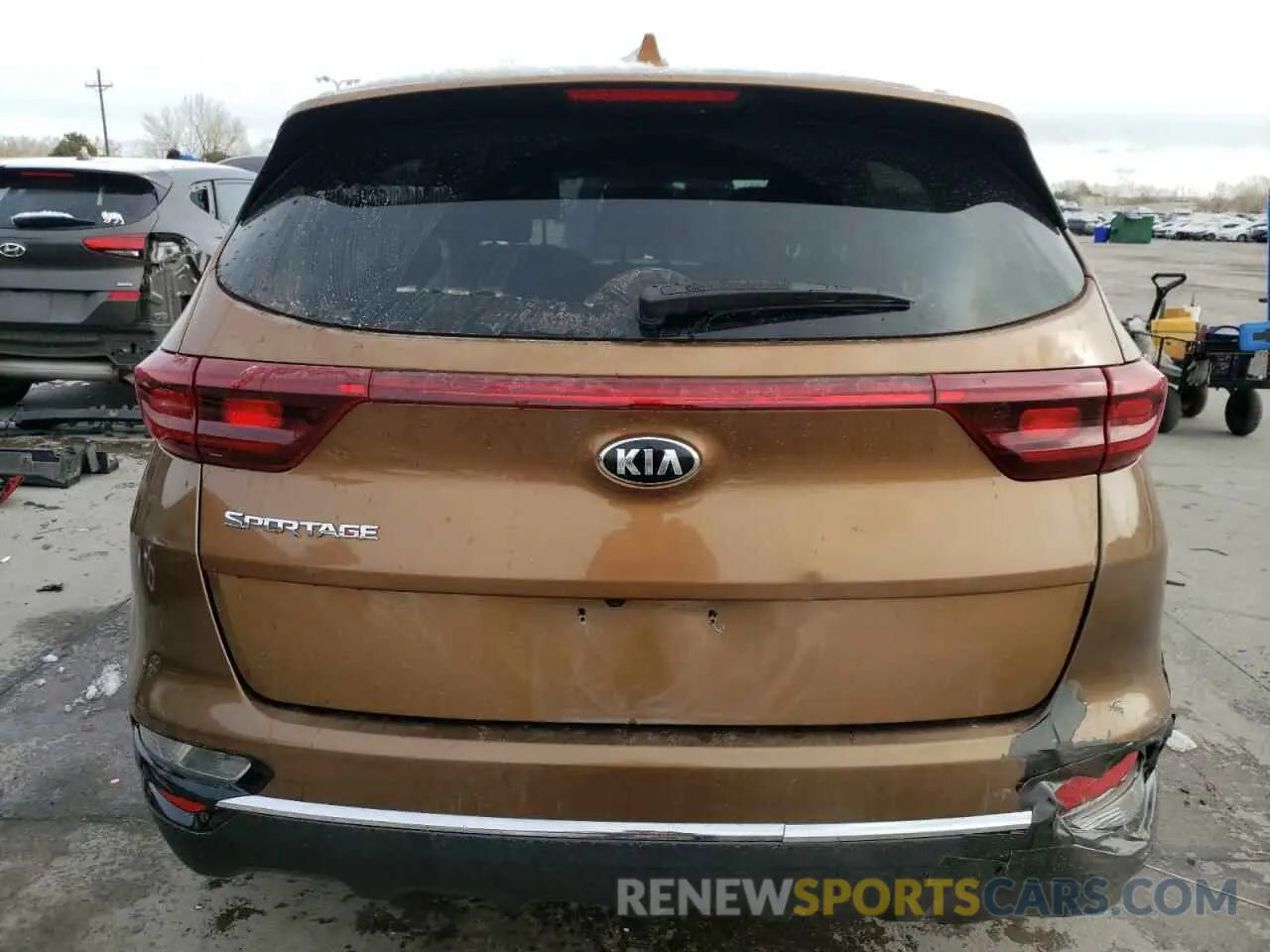 6 Photograph of a damaged car KNDPMCAC6M7924792 KIA SPORTAGE 2021