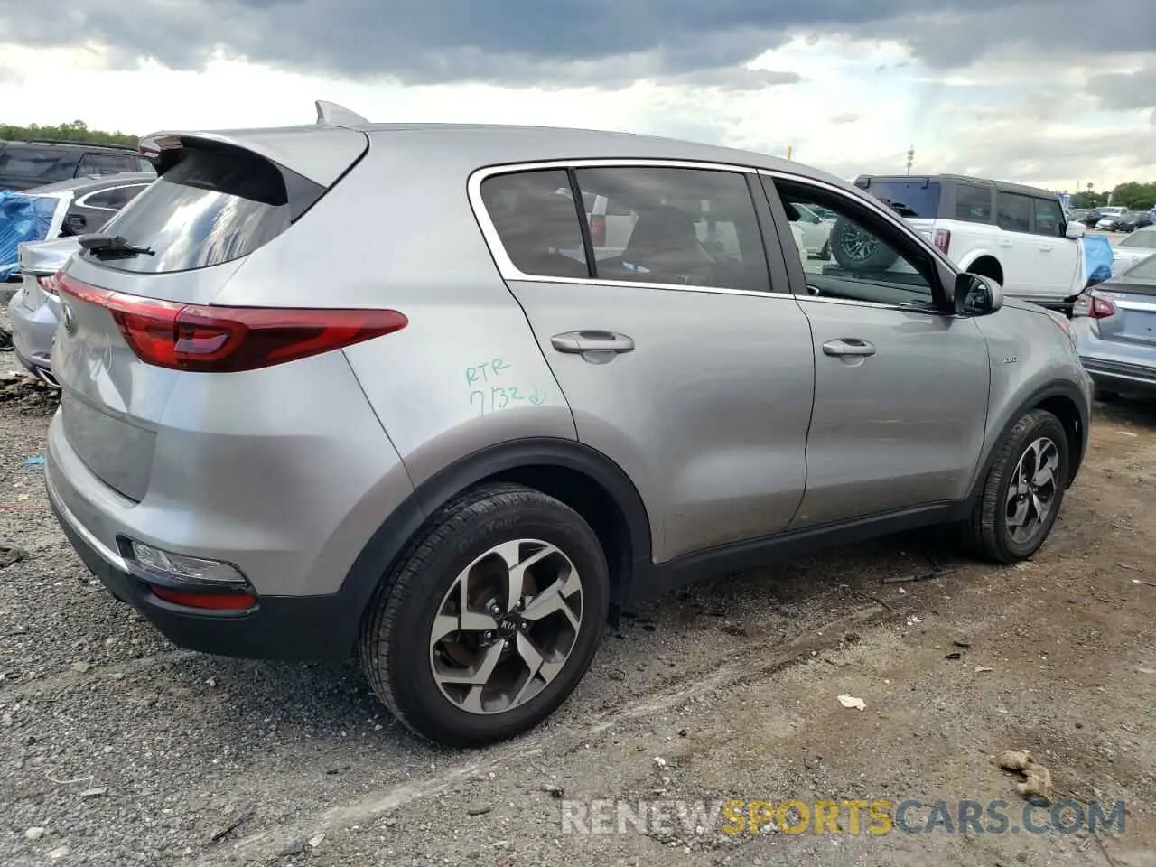 3 Photograph of a damaged car KNDPMCAC6M7933640 KIA SPORTAGE 2021