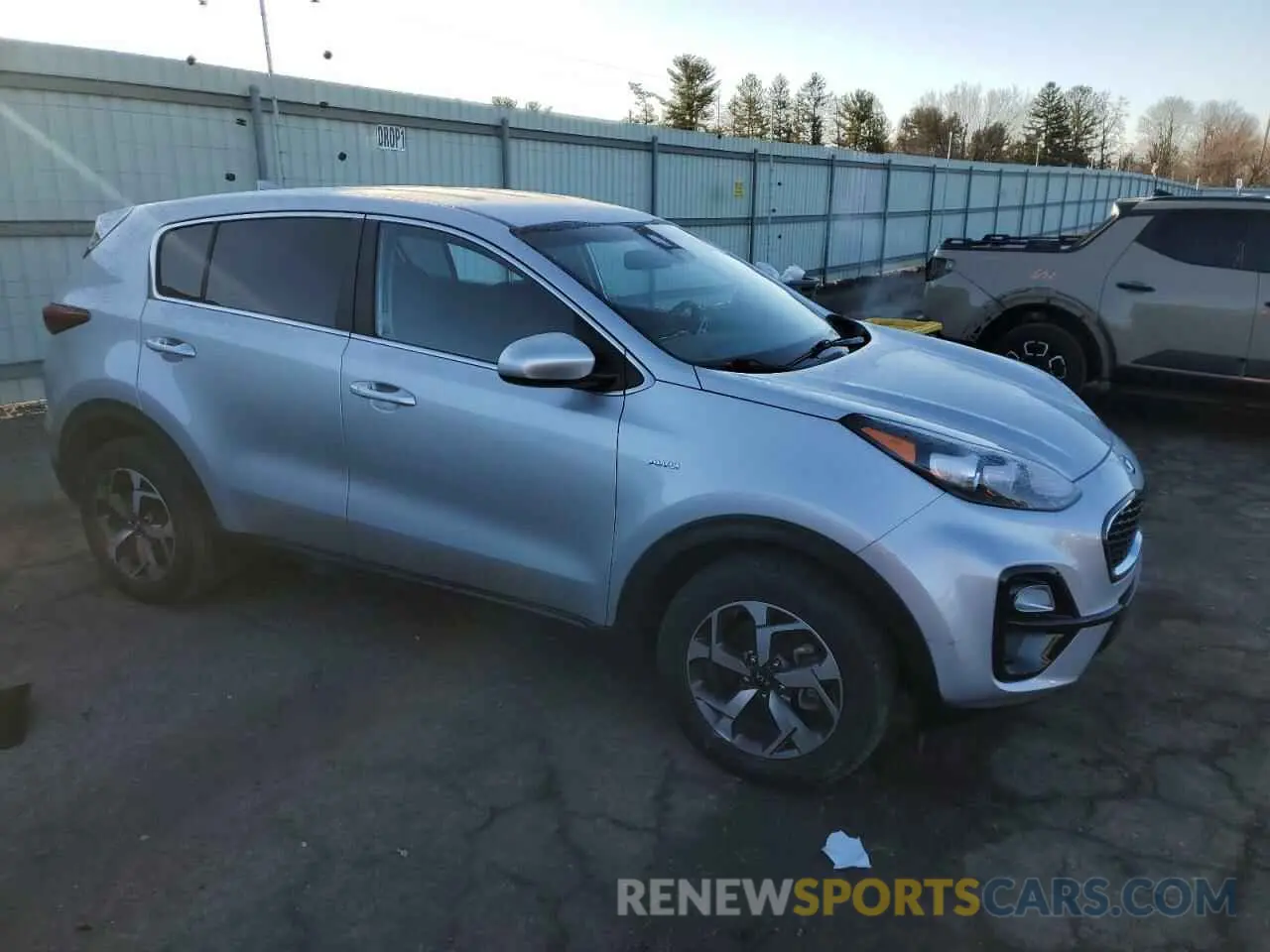4 Photograph of a damaged car KNDPMCAC7M7901215 KIA SPORTAGE 2021